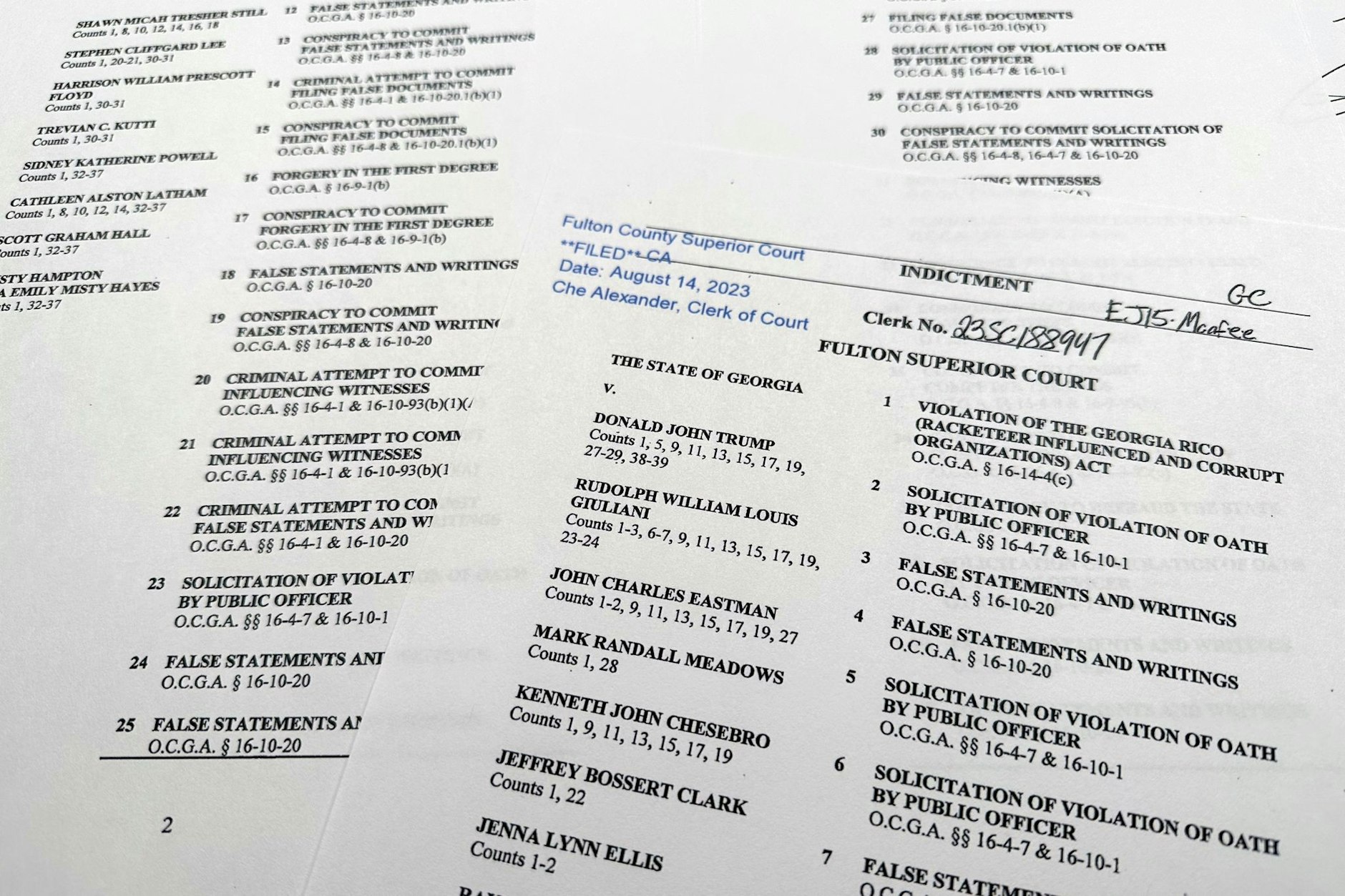 Gegen Trump und mehrere Verbündete wurde in Georgia Anklage erhoben, weil sie versucht haben, seine Wahlniederlage von 2020 in diesem Bundesstaat zu kippen.