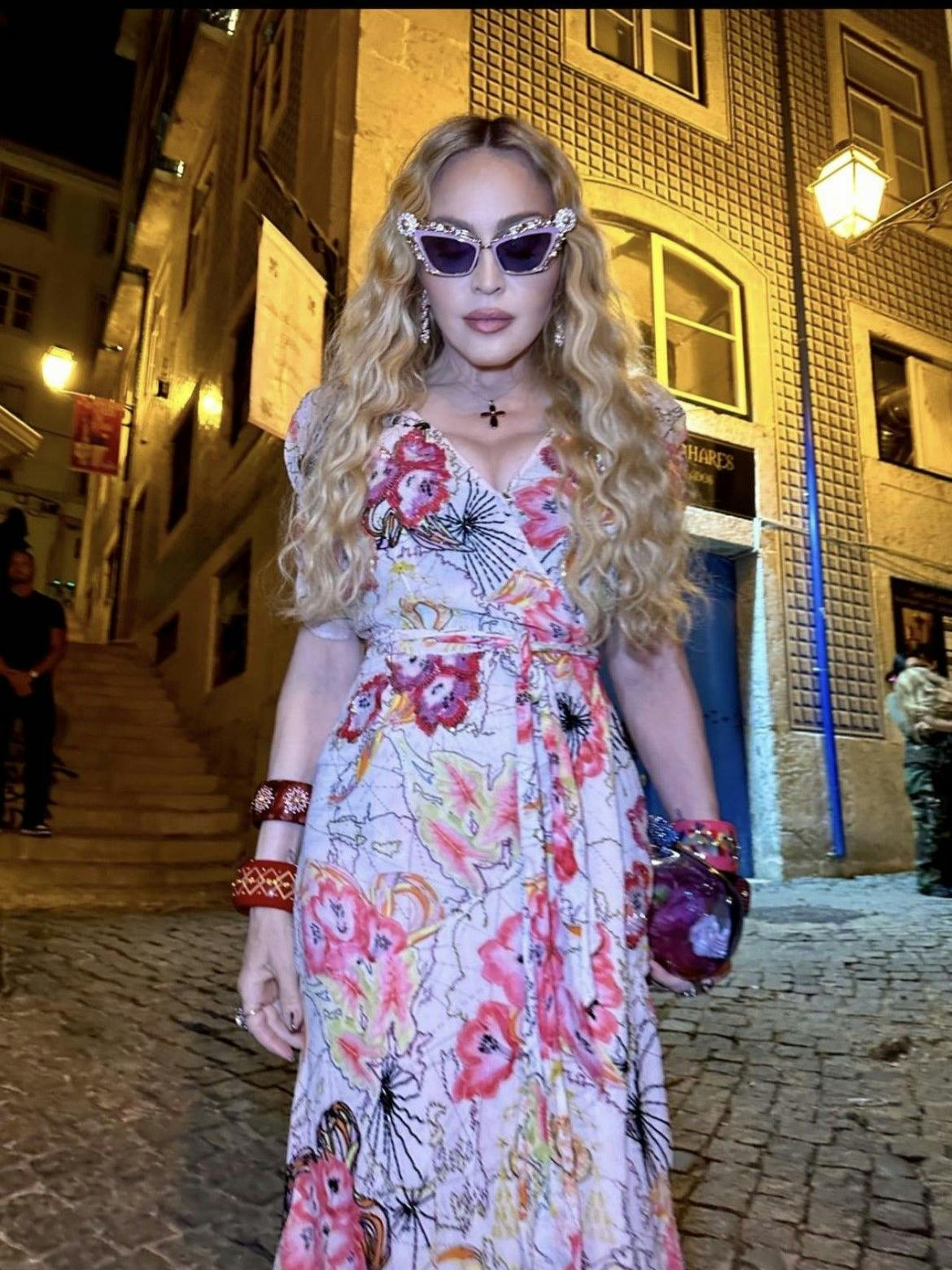 Madonna m Dienstag in Lissabons hippem Partyviertel Amalfa.