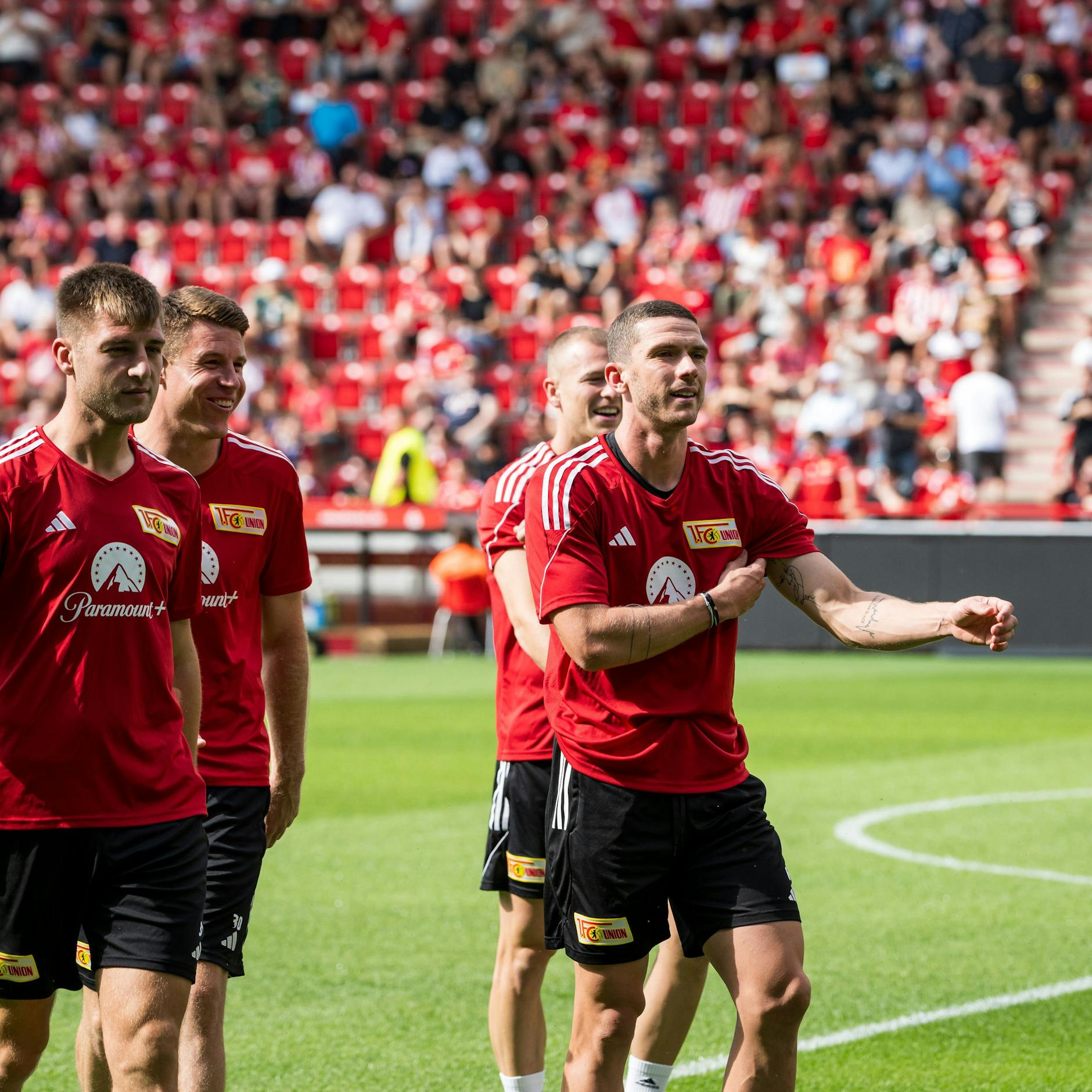Robin Gosens kam gut gelaunt zum ersten Training beim 1. FC Union.