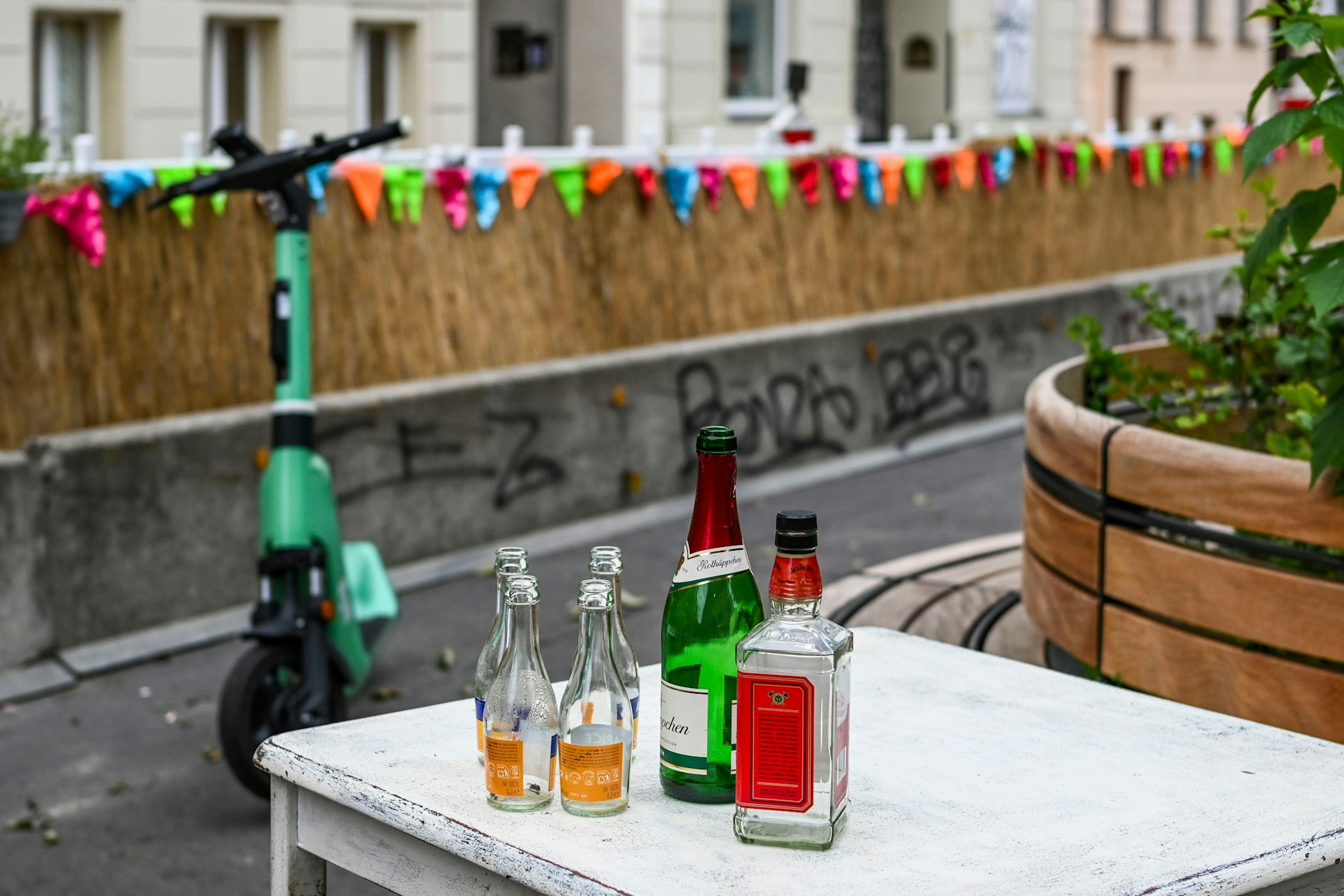 Anwohner machen regelmäßig sauber. Doch Besucher der Sommerstraße lassen immer wieder Müll zurück.&nbsp;