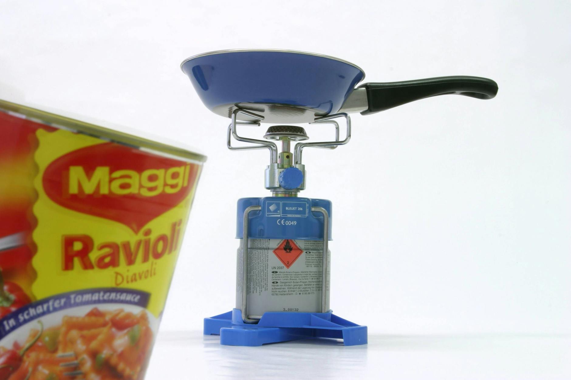 Schmecken am besten, wenn man sie auf einem Campingkocher nach drei Tagen Dauerregen erhitzt: Dosenravioli haben noch jeden satt gemacht. 