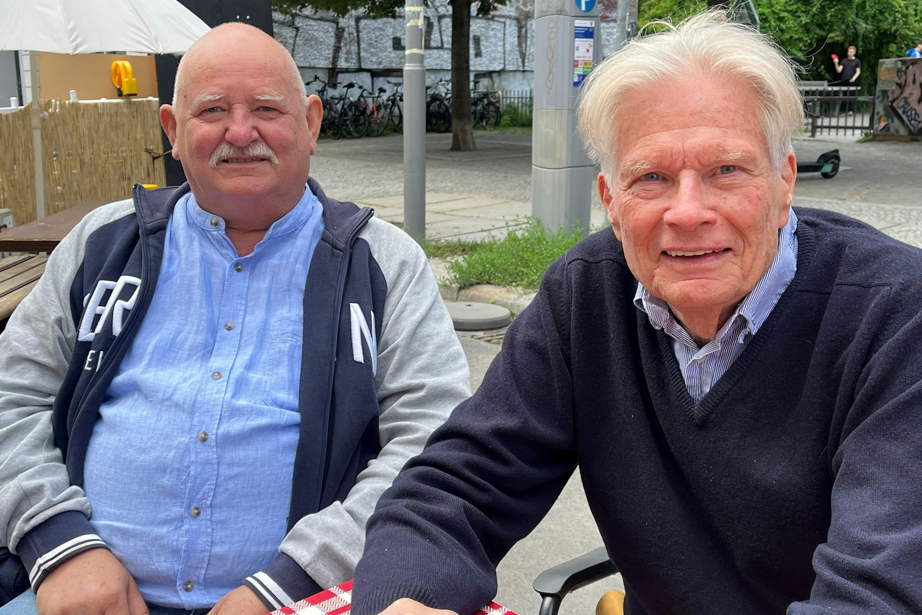 „Akt politischer Willkür“: Karl-Heinz Kohl (l.) und Wolfram Wickert lehnen die Sommerstraße in Mitte ab.