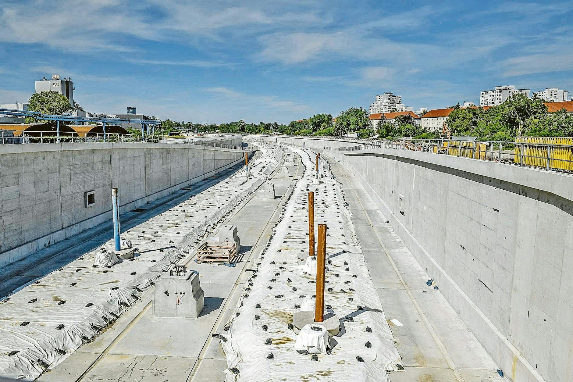 Baustelle an der zukünftigen Strecke der A100.
