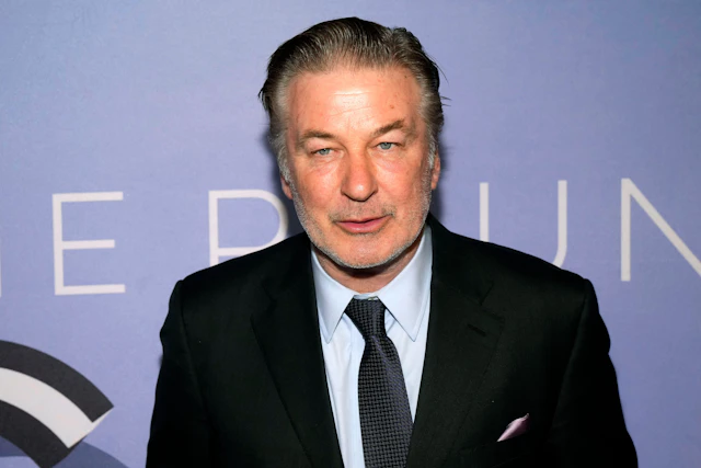 Alec Baldwin Filme & Fernsehsendungen Wende im Fall Alec Baldwin: Hat der Schauspieler am Set doch abgedrückt?