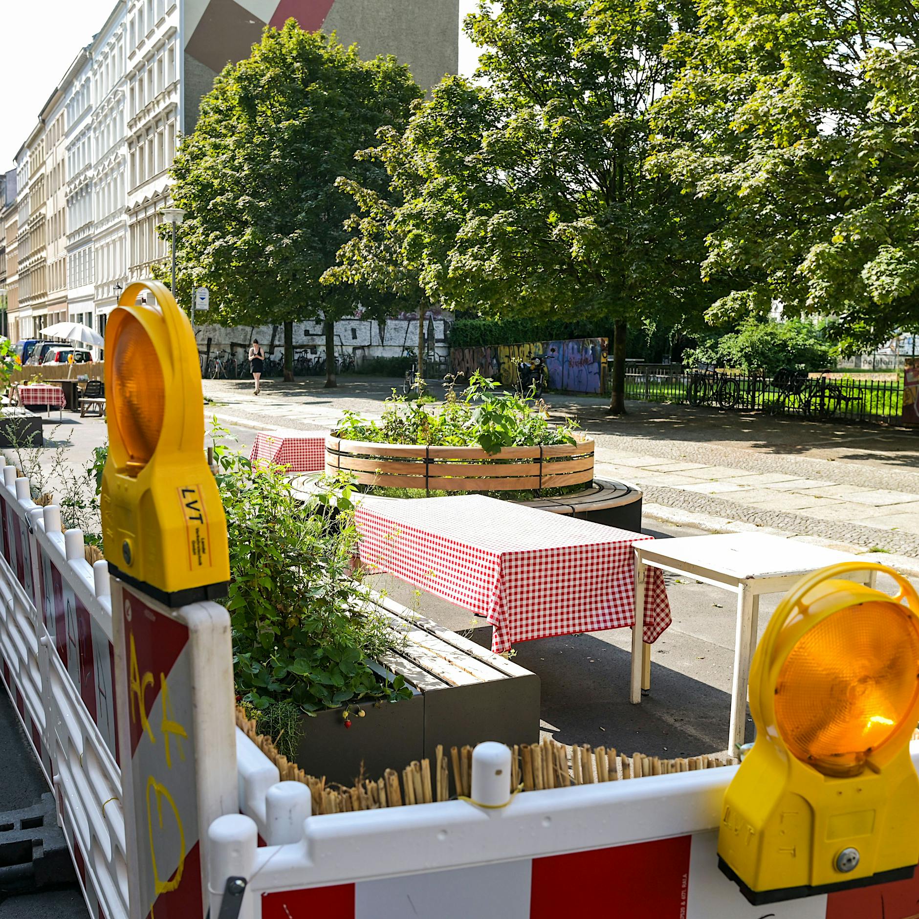 Giftanschlag auf Berliner Straßengrün: Wenn die verkehrsberuhigte Zone zum Kampfplatz wird