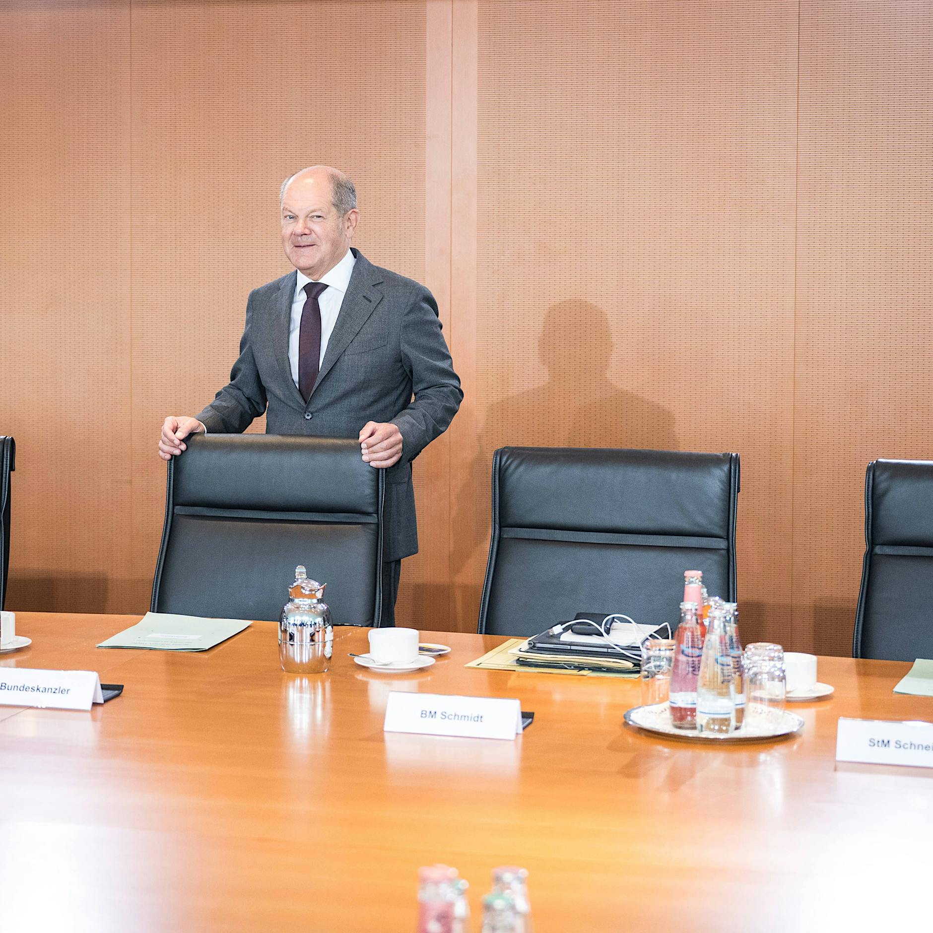 Warum Cannabis und der Regierungsflieger Symbole für Deutschlands Abstieg sind