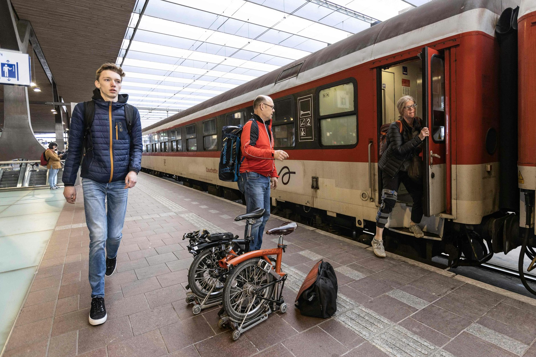 Auf nach Berlin: Im niederländischen Deventer steigen Fahrgäste in den European Sleeper nach Berlin.