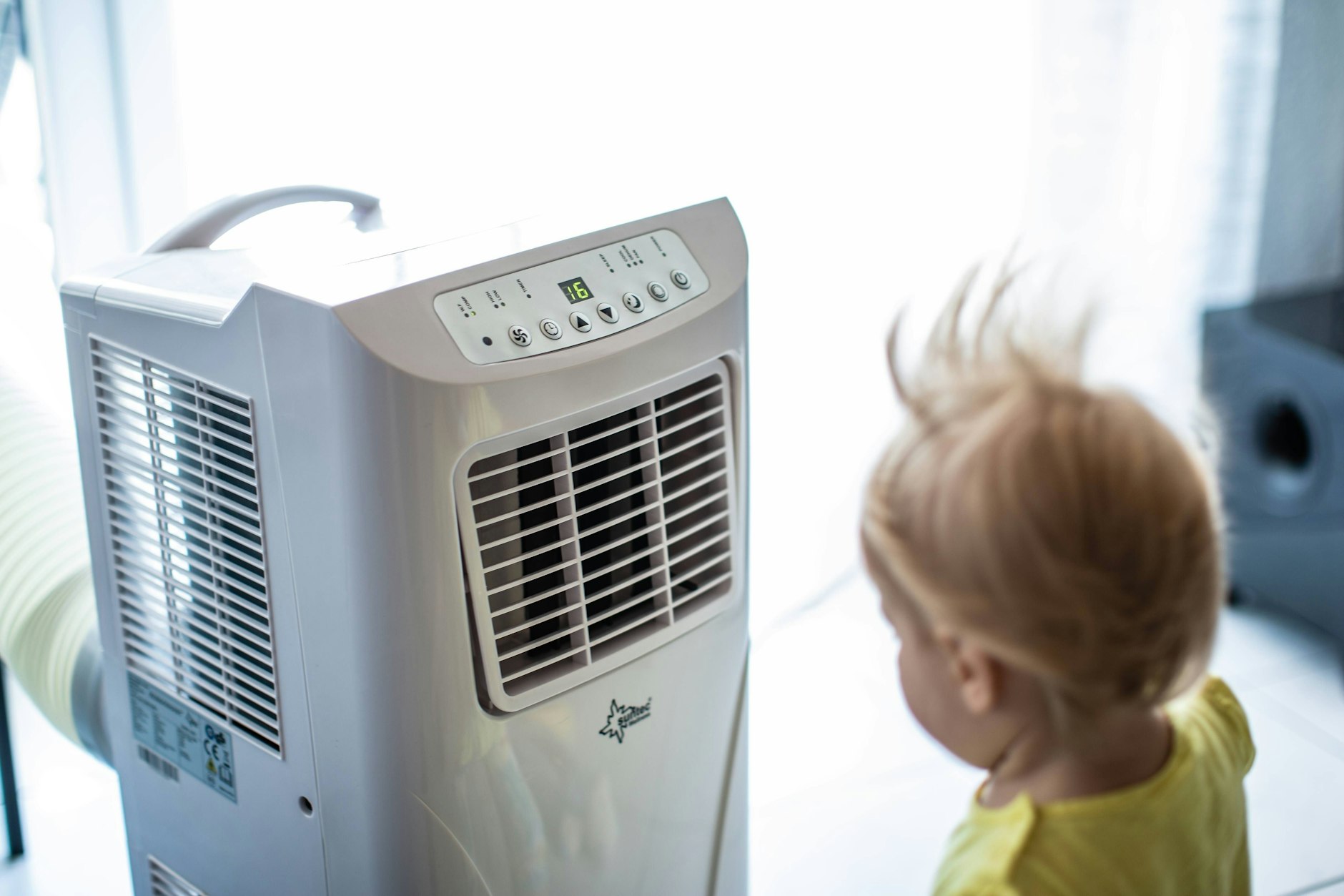 Klimaanlage: ja oder nein? Anders als am Arbeitsplatz gibt es für die Temperaturen zu Hause im Sommer keine Vorschriften.&nbsp;