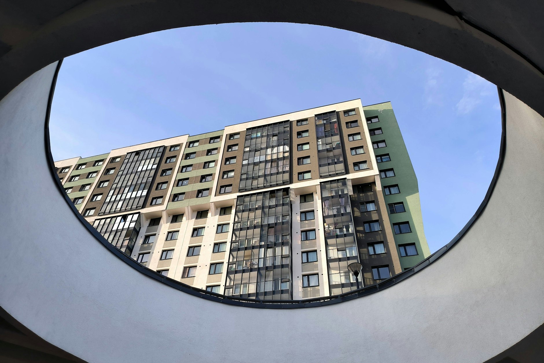 Die Hitze ist in Berlin zurück: Kommen auch die Deutschen künftig ohne eine Klimaanlage zu Hause nicht aus? 