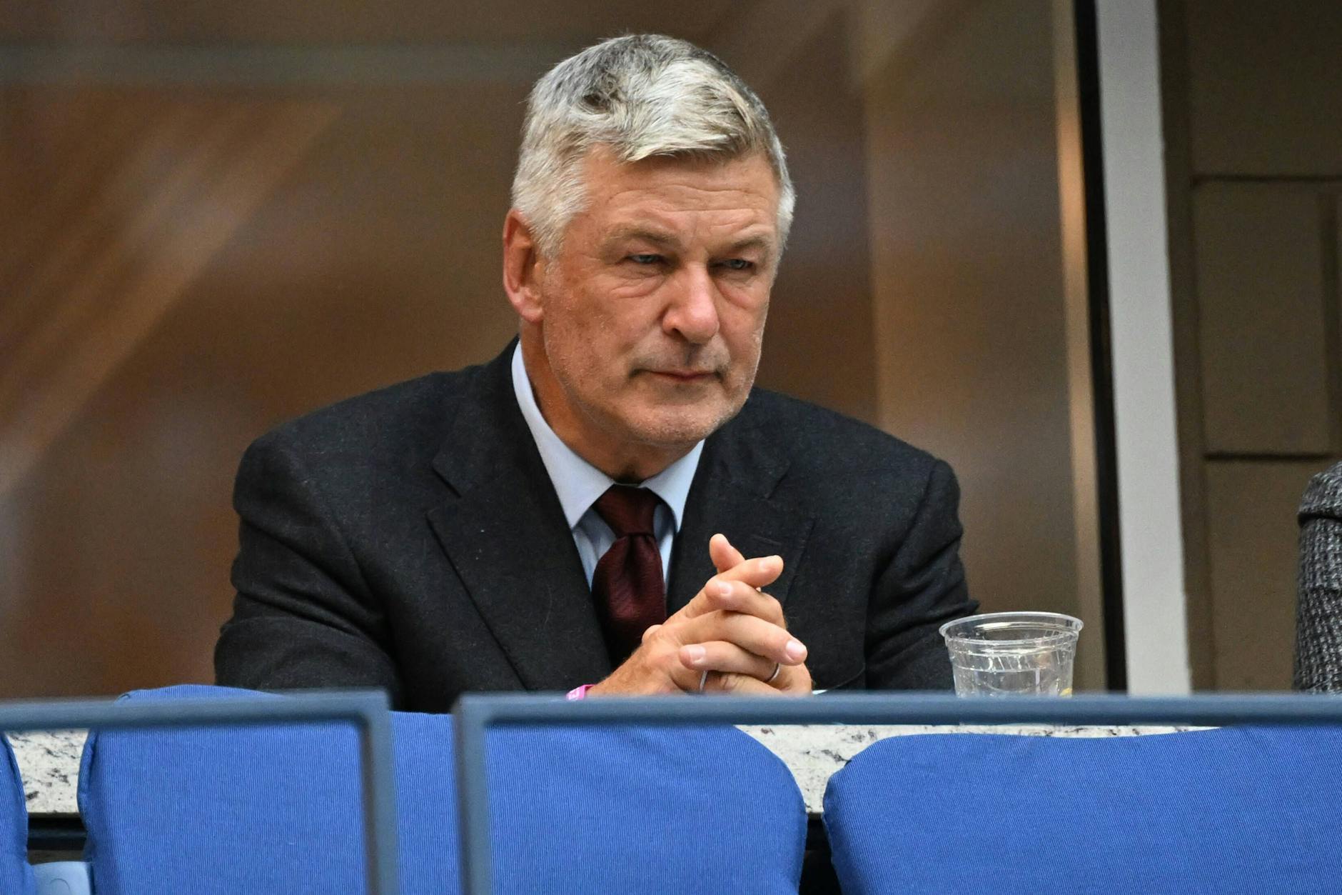 Alec Baldwin könnte doch noch vor Gericht landen.