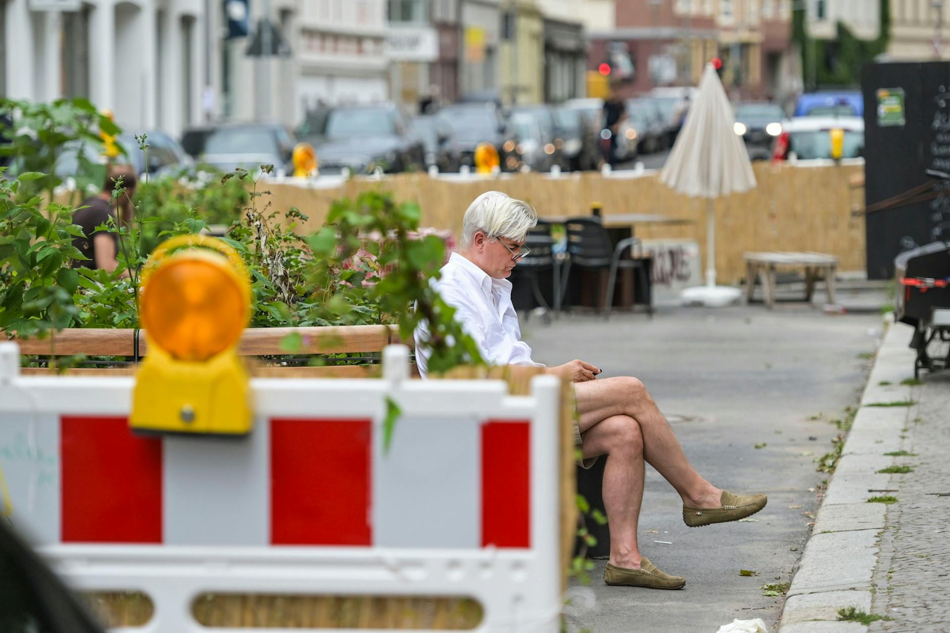 Die Sommerstraße in Mitte: Bis Ende Oktober wird ein Teil der Ackerstraße dem Autoverkehr entzogen. Von den 2300 Stellplätzen in der Parkraumbewirtschaftungszone 38 fielen zwölf weg.