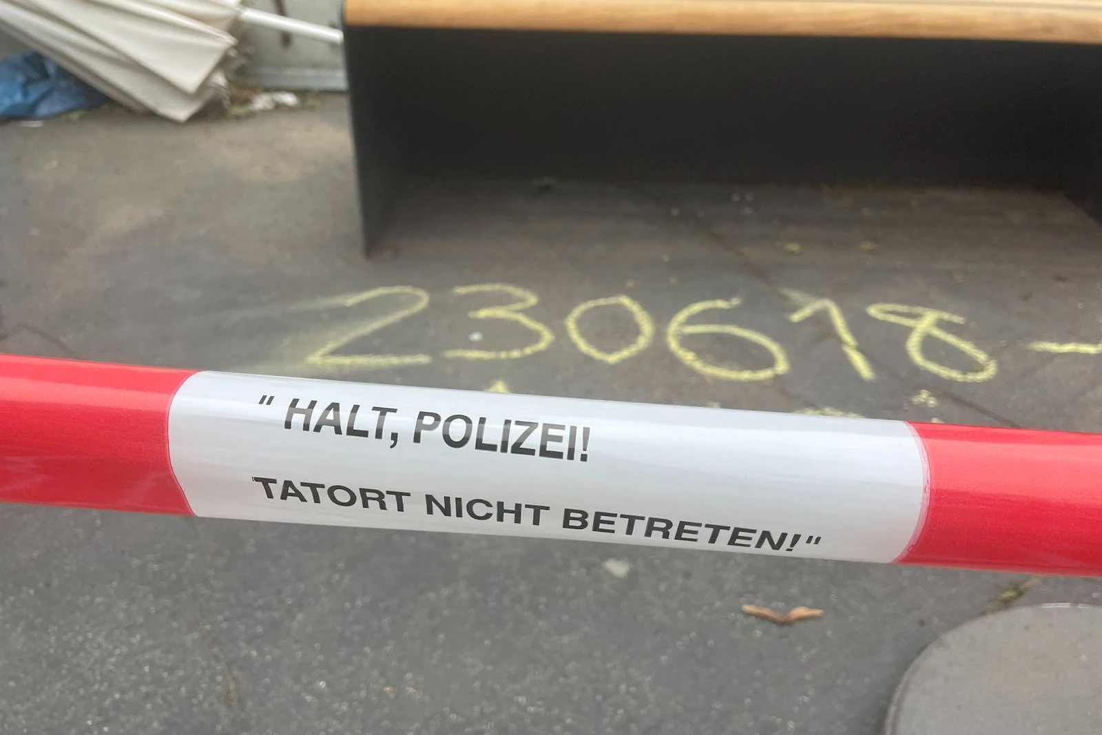 Im Juni 2023 wurden zweimal Giftanschläge auf Pflanzen der Sommerstraße in Mitte verübt. Die Polizei hat wegen Sachbeschädigung ermittelt, konnte jedoch keine Verdächtigen finden.&nbsp;