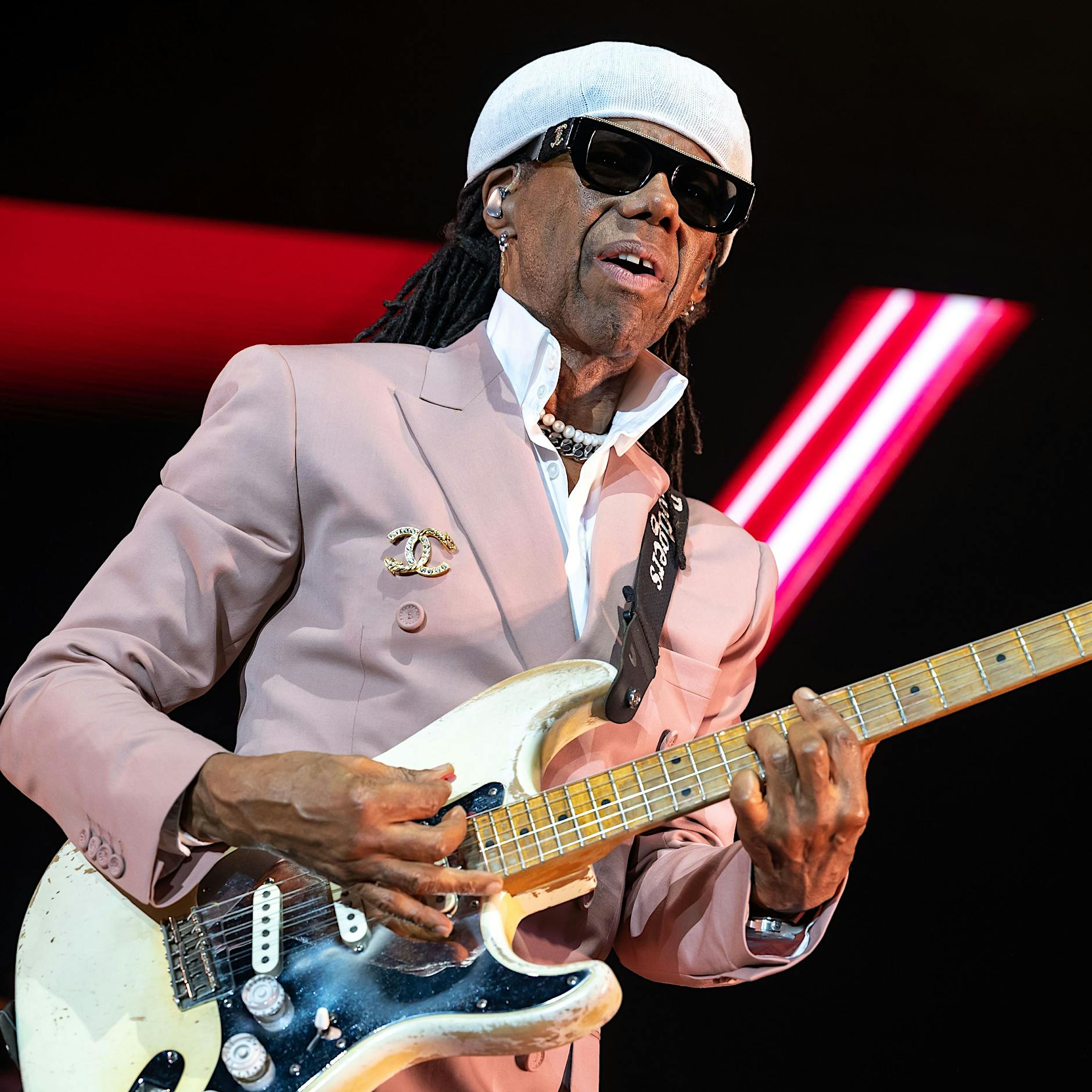 Nile Rodgers geht gegen Schweizerische Volkspartei vor – wegen „We Are Family“