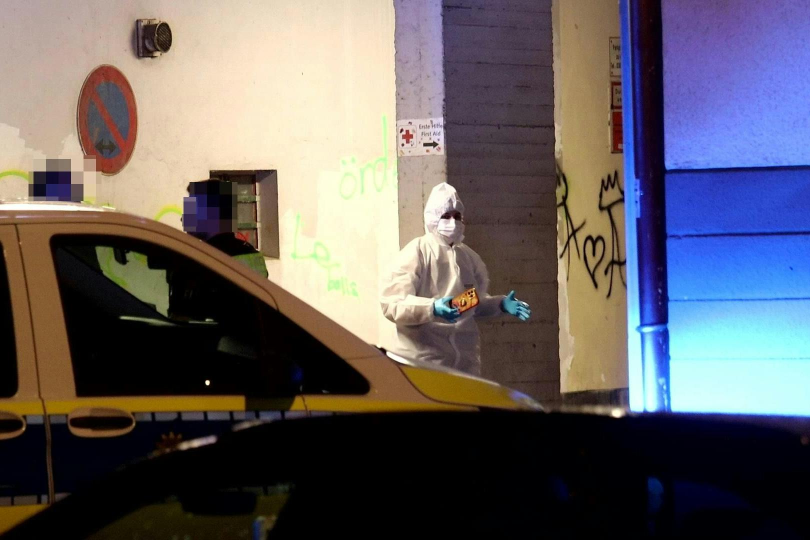 Spuren werden am Tatort gesichert.