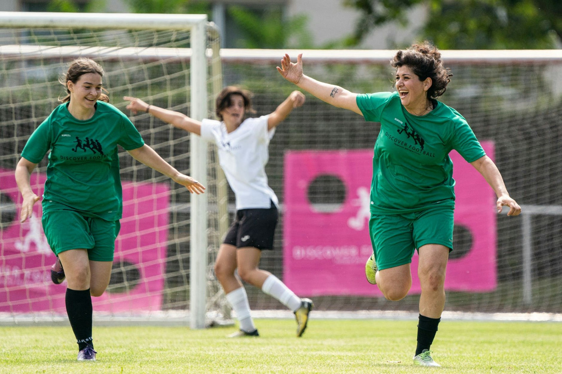 Freude auf dem Feld: Das Discover Football Festival veranstaltet ein eigenes Turnier mit 100 Spielerinnen aus der ganzen Welt.