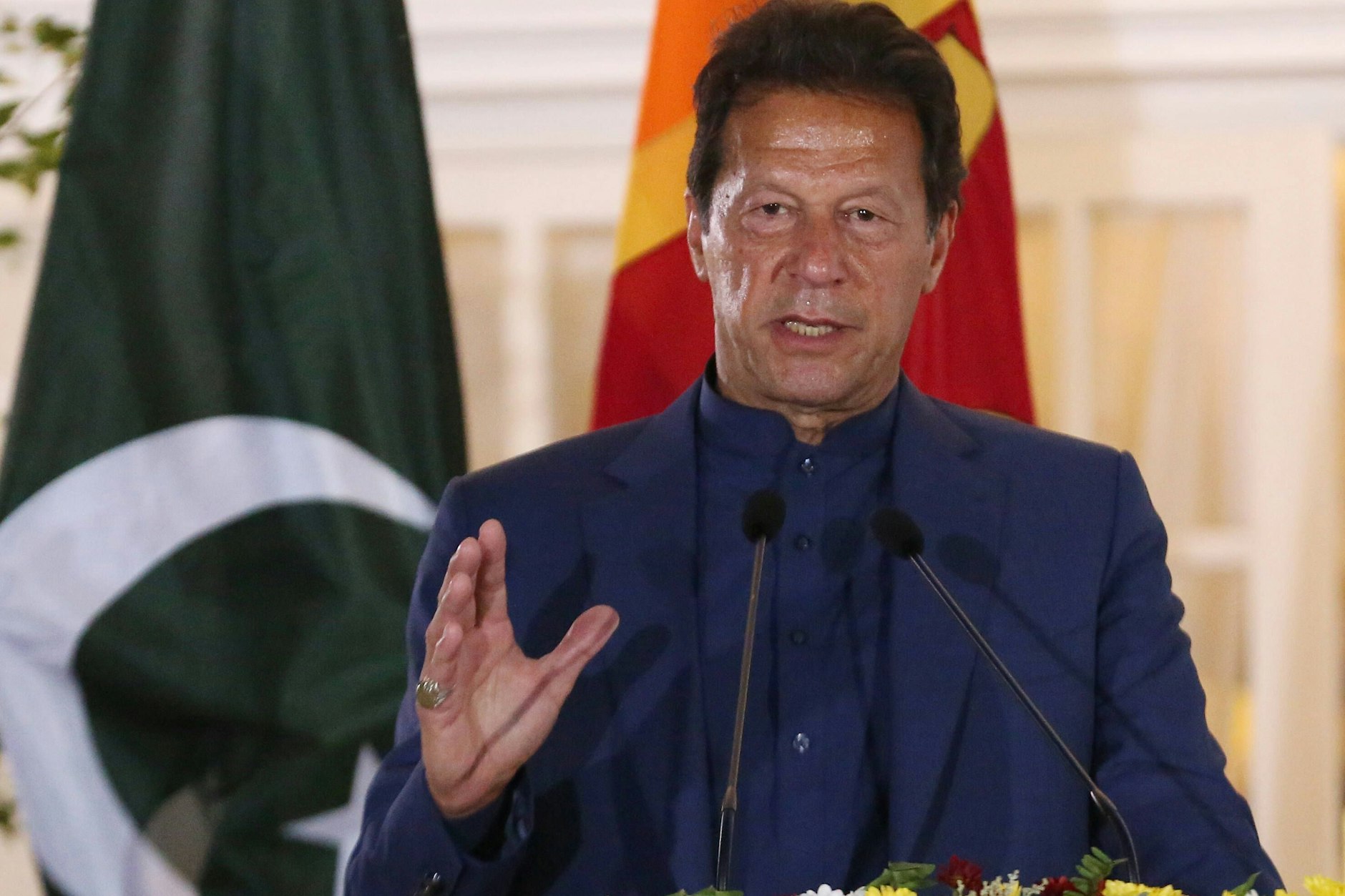 Der ehemalige Premierminister Pakistans, Imran Khan, bei einer Pressekonferenz in Sri Lanka.