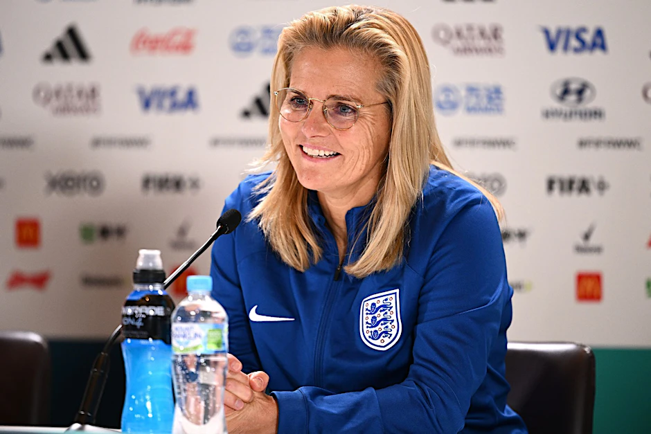 Um Sarina Wiegman, Cheftrainerin von Englands Fußballerinnen, soll sich der amerikanische Fußballverband bemühen.