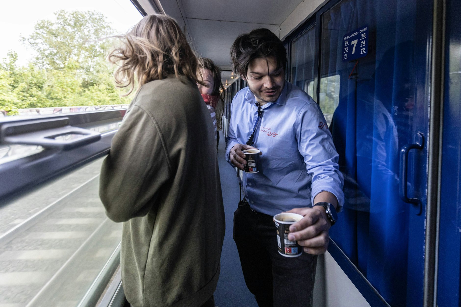 Im neuen Nachtzug, der zwischen Berlin, Amsterdam und Brüssel verkehrt, wird Frühstück serviert.