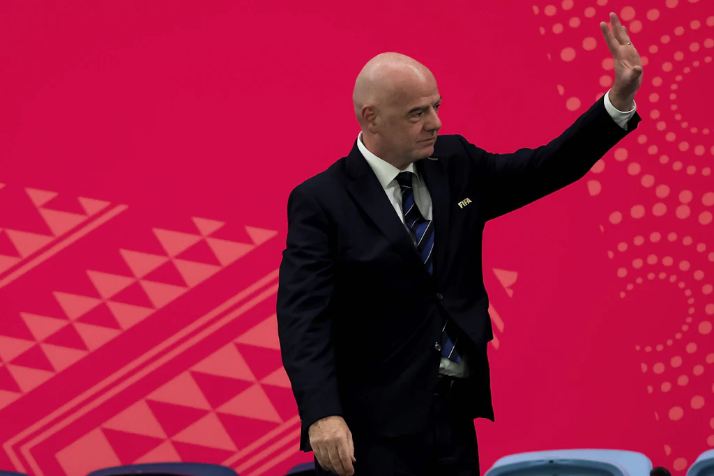 Gianni Infantino sieht rosarote Zukunft des Frauenfußballs und verteilt Spitzen