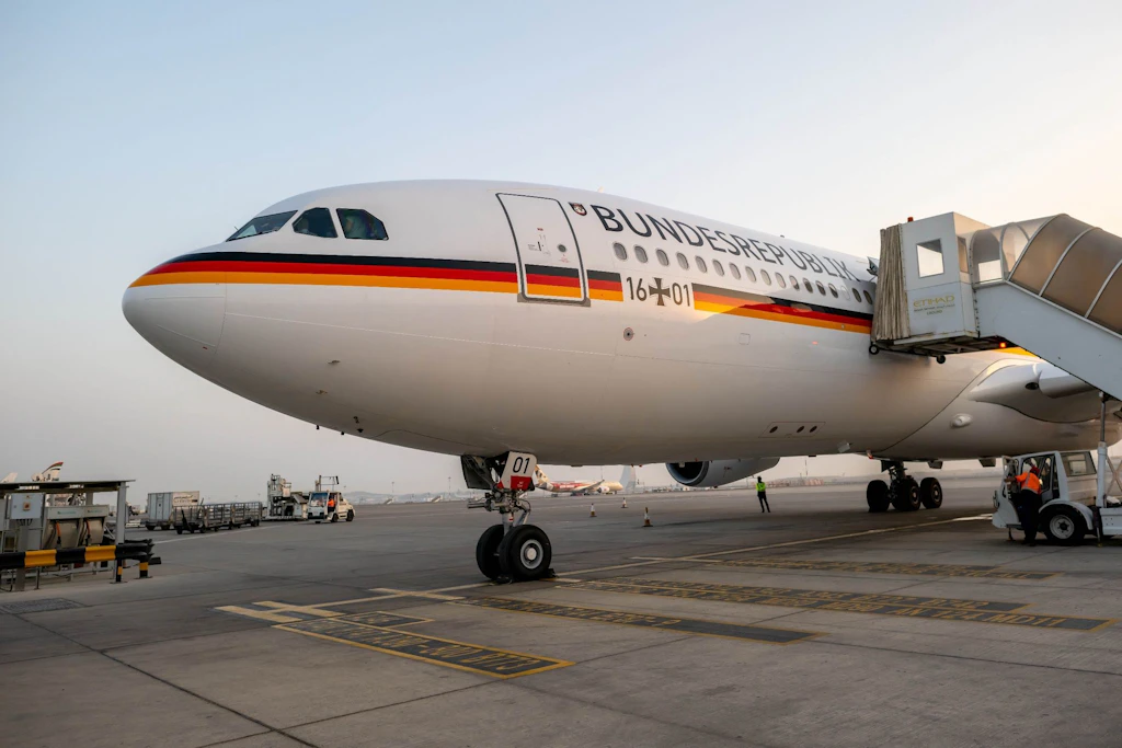Baerbocks Pannenflug: So viel CO₂ haben die zwei Abu-Dhabi-Fehlstarts verursacht
