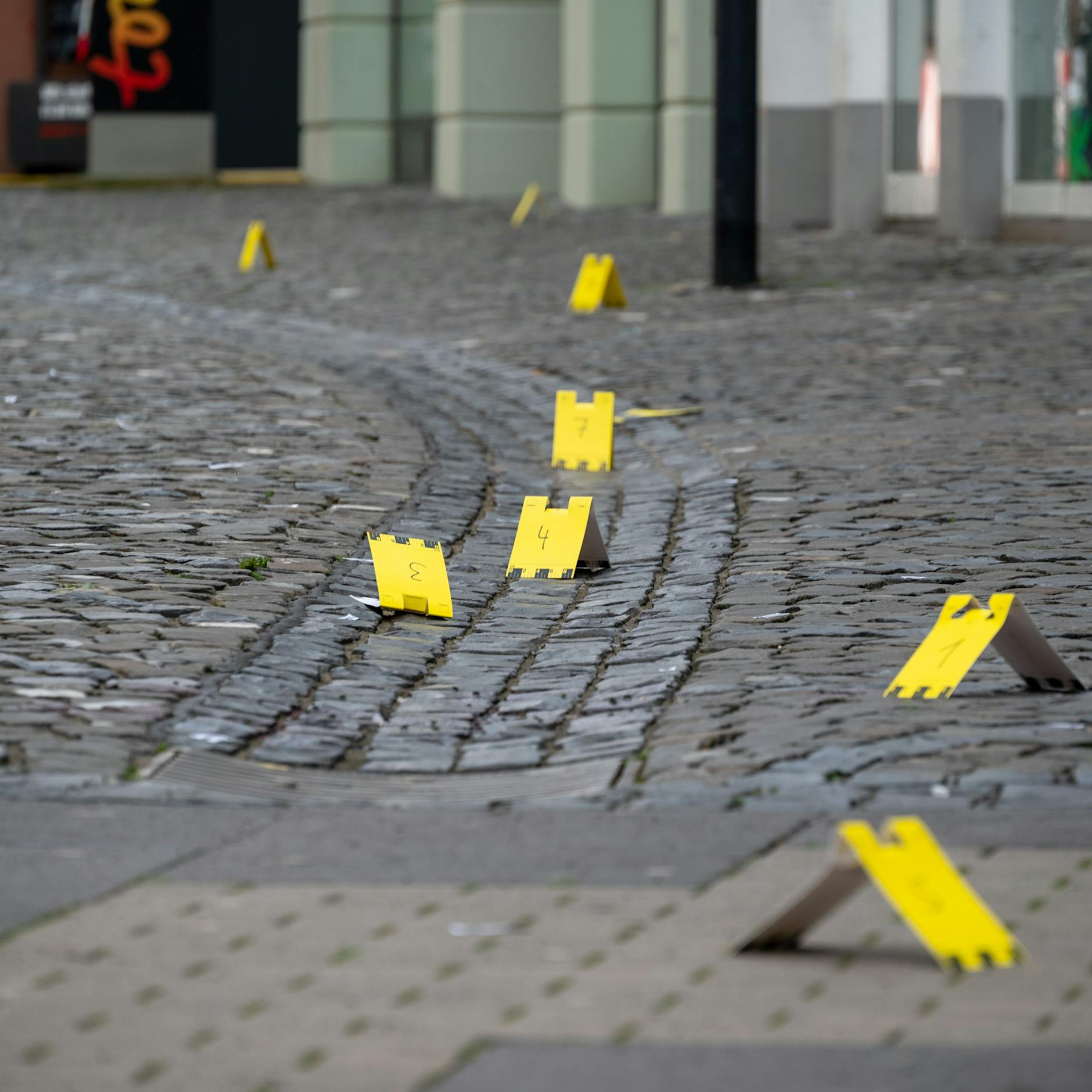 Update: Polizei spricht von „riesengroßem Tatort“ mitten in der Stadt