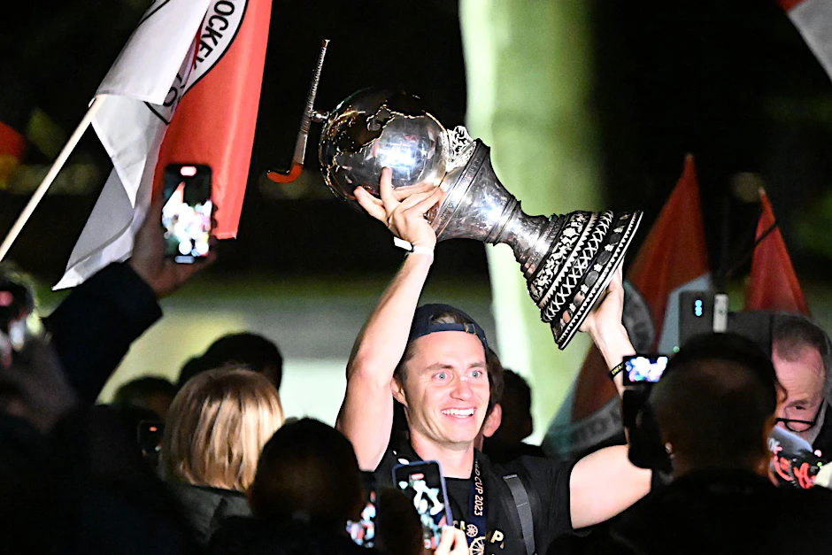 ARCHIV - Hockey-Kapitän Mats Grambusch will mit dem deutschen Team den EM-Titel holen.  