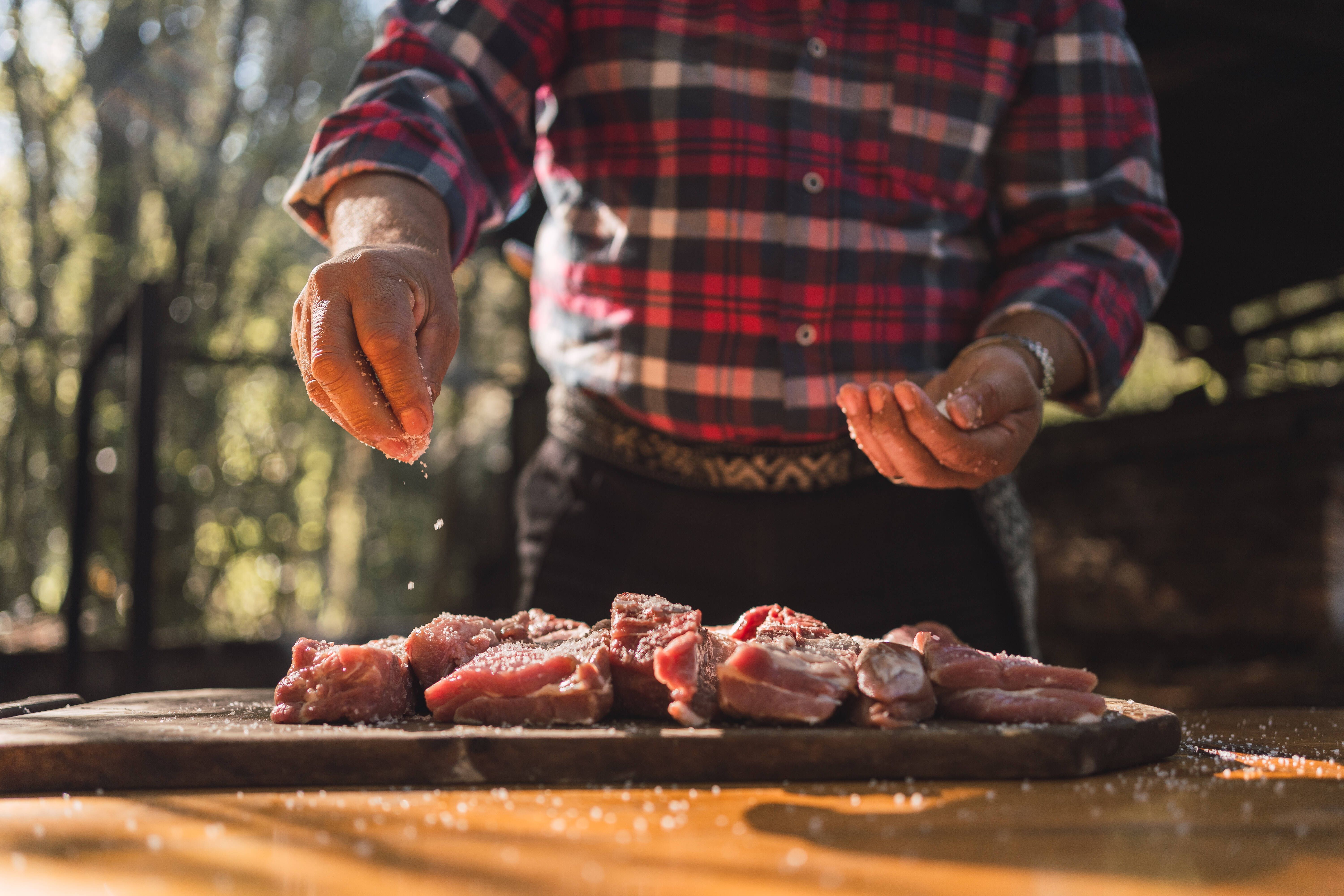 Salmonellen in Europa: Das Problem mit Kunststoffbrettern und 5 weitere Fakten