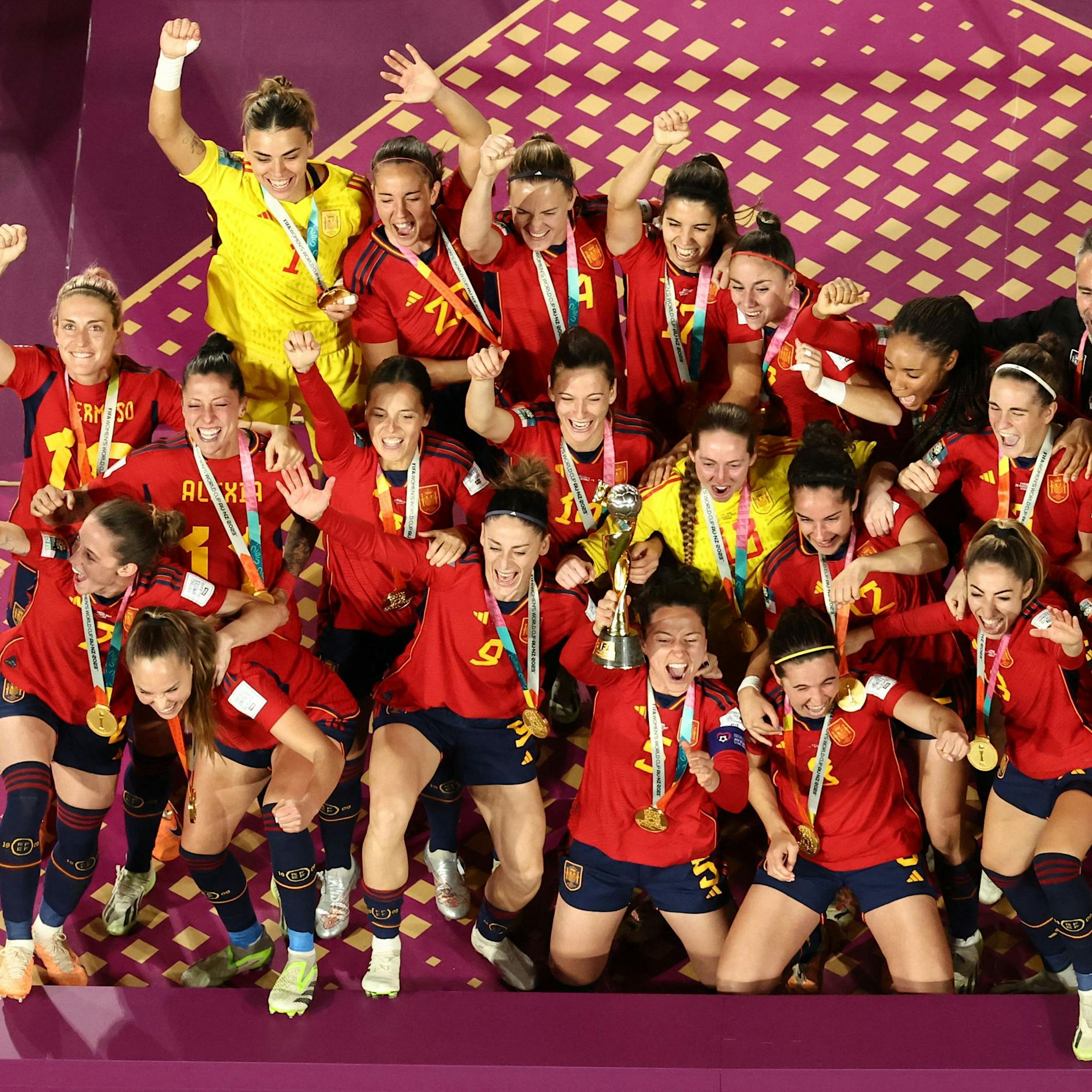 Fußball-WM: Spanierinnen holen zum ersten Mal den Weltmeister-Titel!