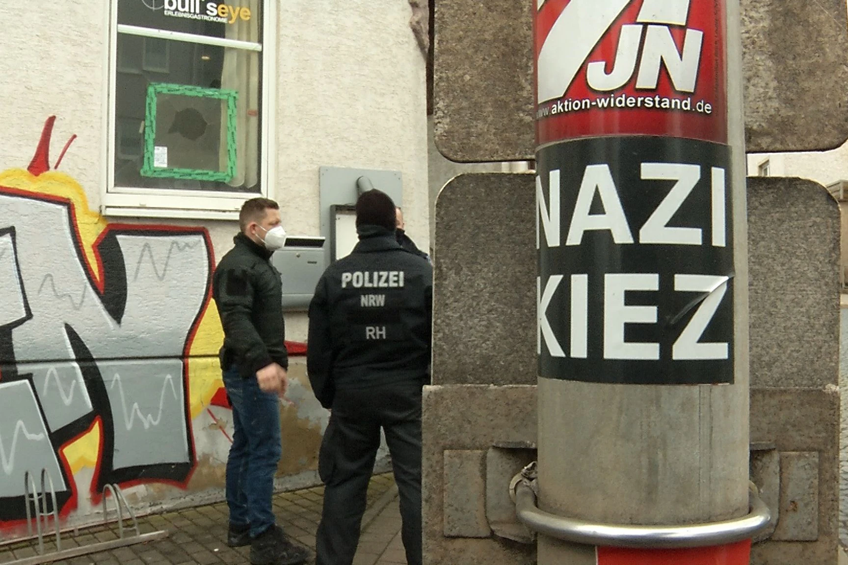 Eisenach: Polizisten stehen vor der Gaststätte „Bull
