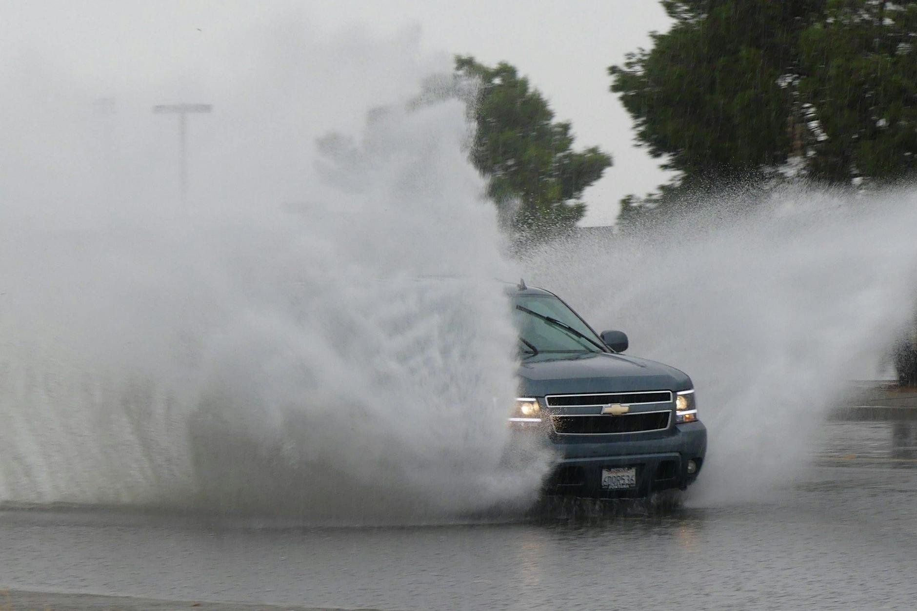 Dauerregen sorgt in Kalifornien vielerorts für überflutete Straßen.