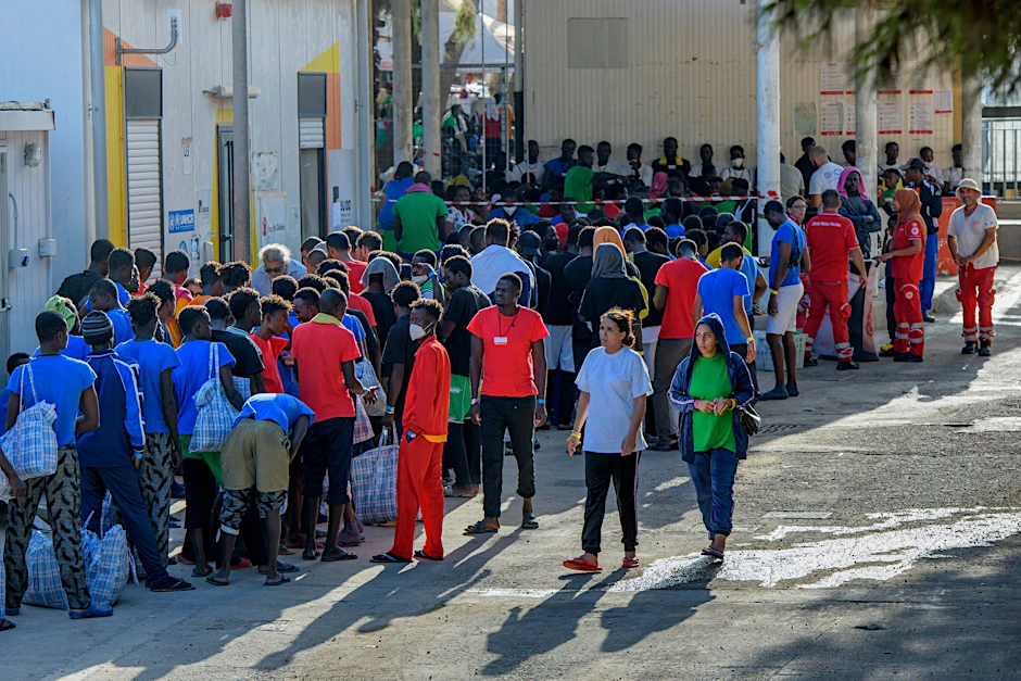 Migranten auf der Insel Lampedusa.  dpa