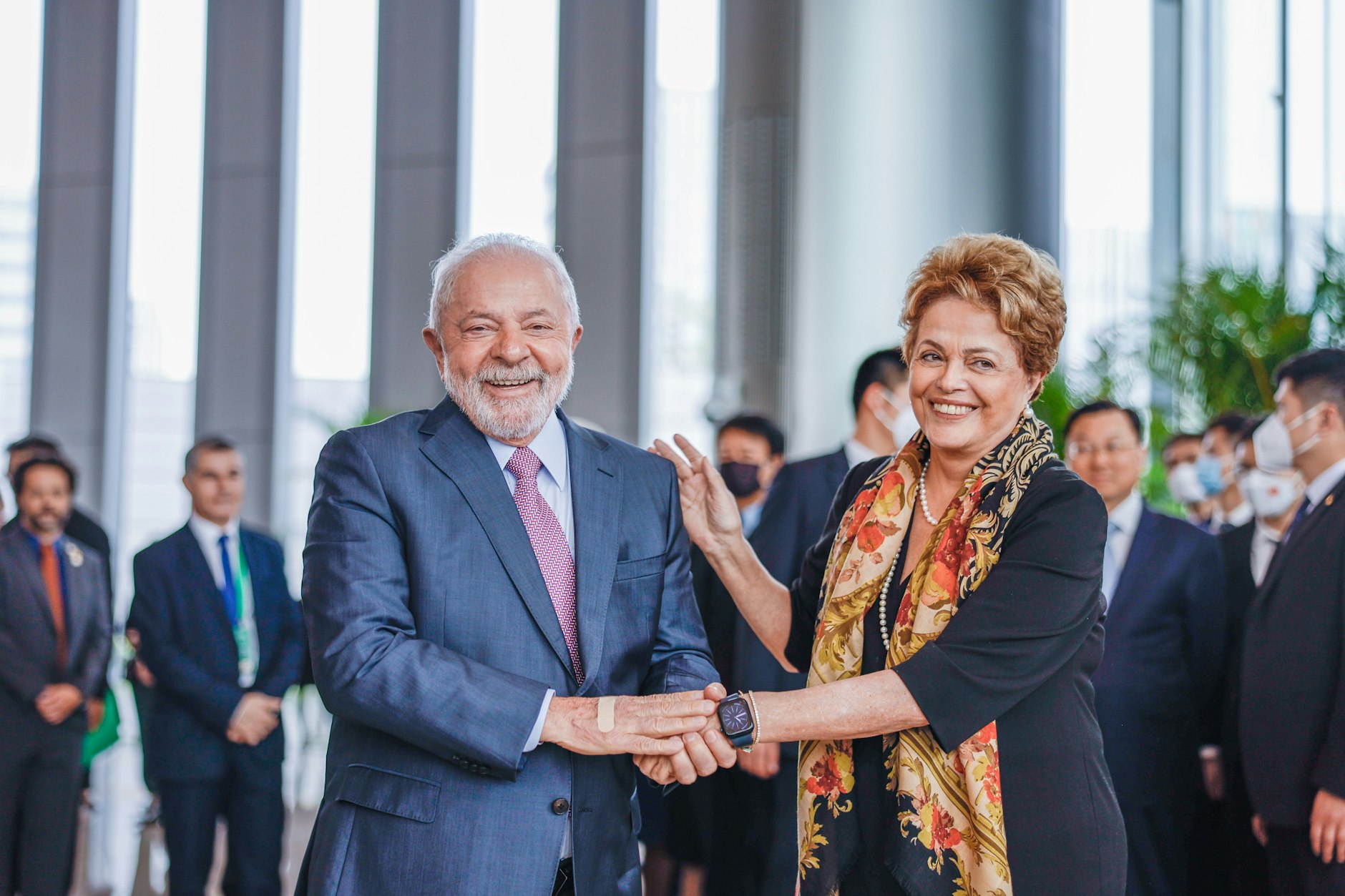 Luiz Inacio Lula da Silva (l.), der Präsident von Brasilien, neben Dilma Rousseff, der Präsidentin der Neuen Entwicklungsbank (NDB) der Brics-Staaten