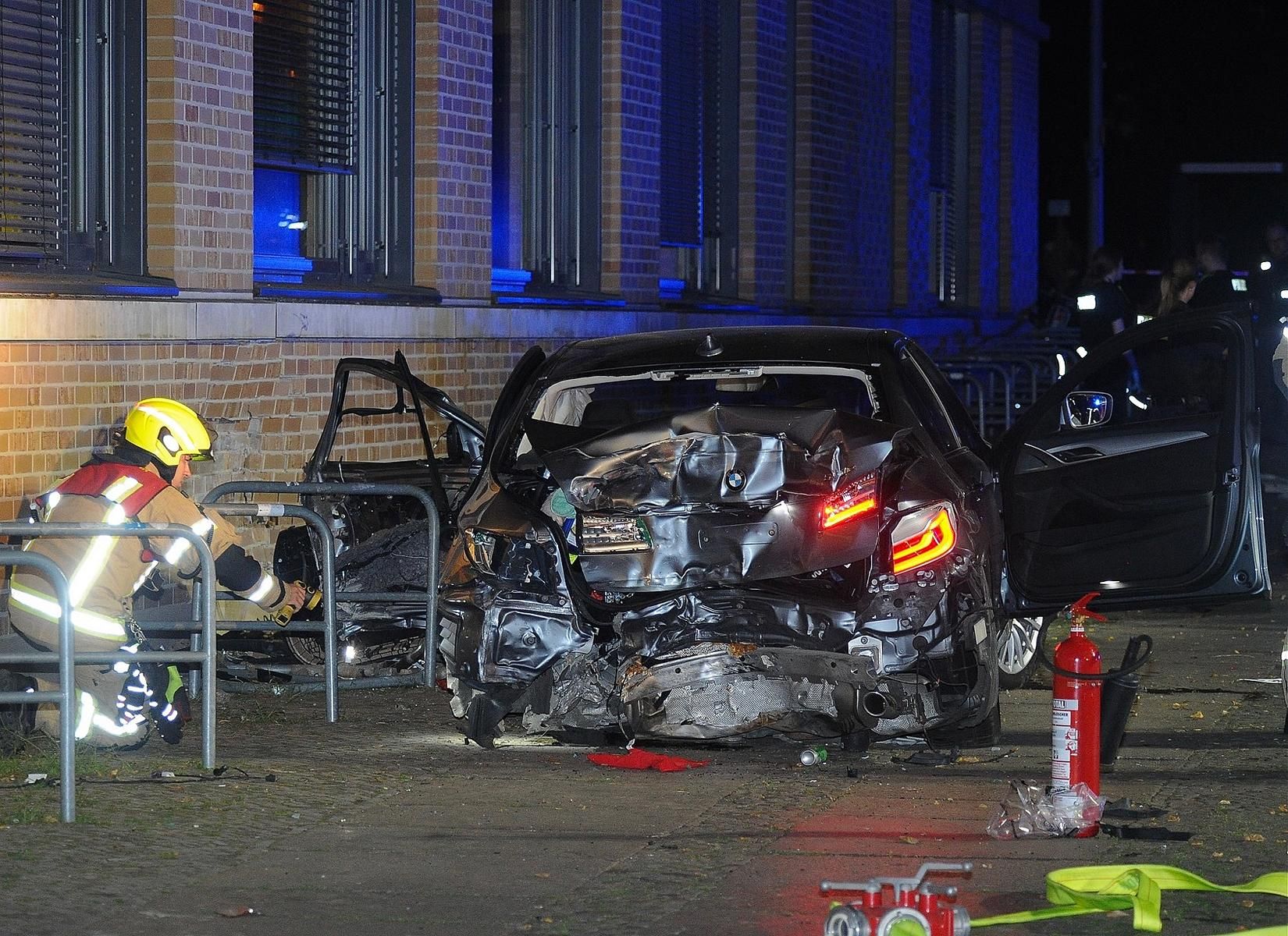 Charlottenburg: Schwerer Autounfall Vor Der TU – Drei Verletzte