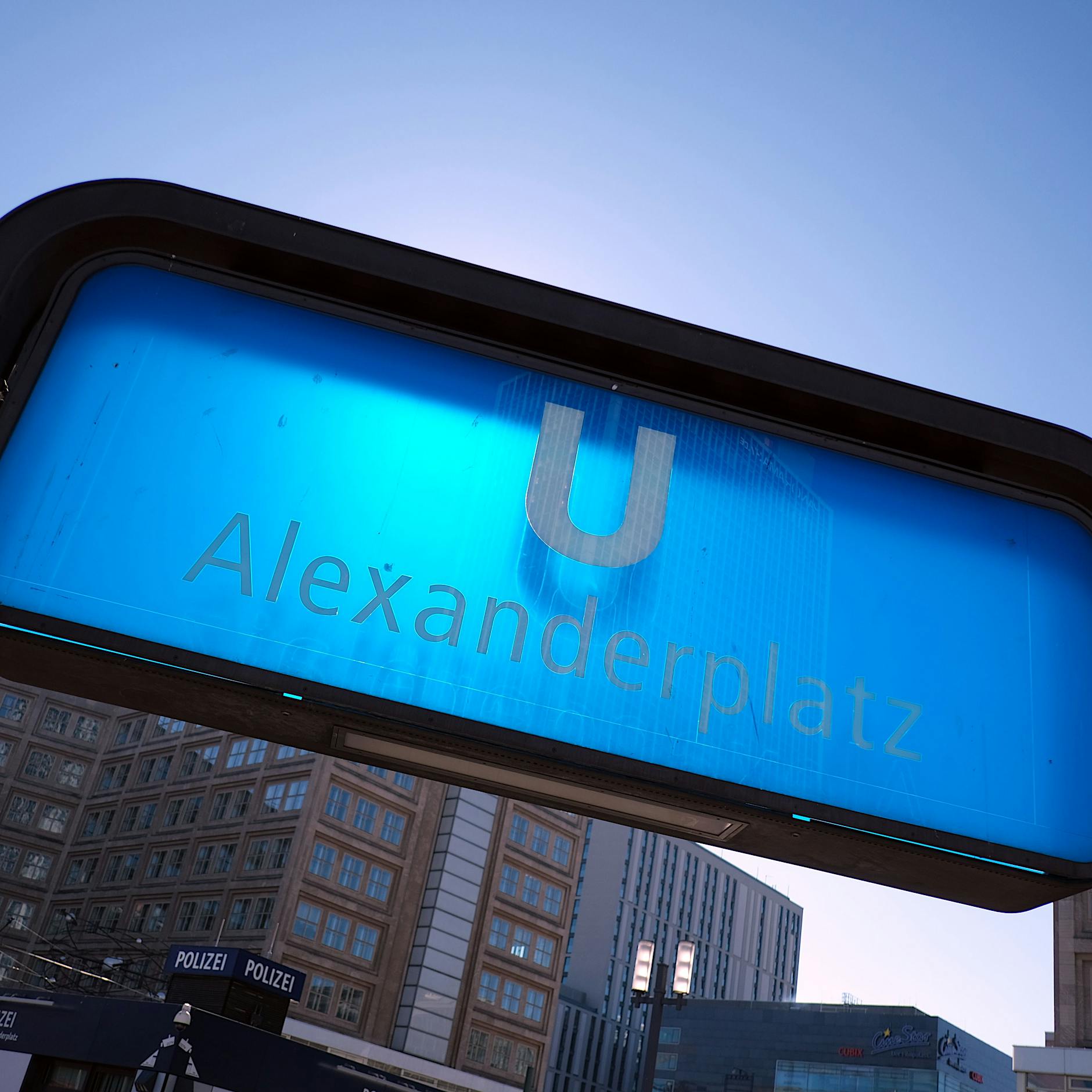 U2 unterm Alexanderplatz: Für diese Menschen wird der Pendelverkehr oft zur Falle