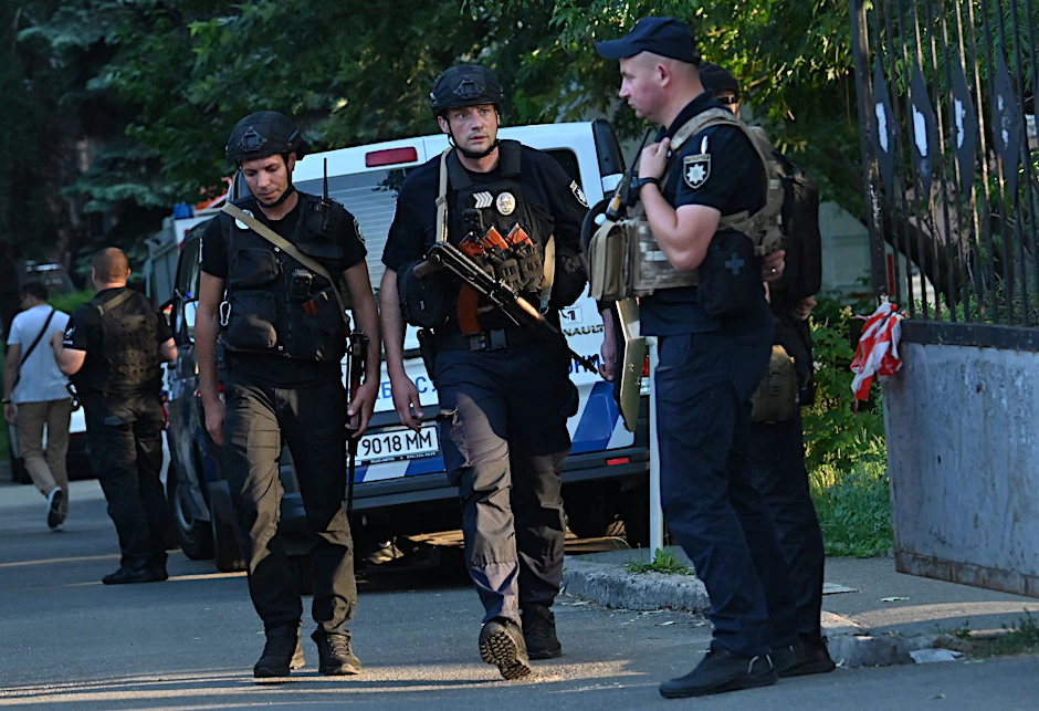 Ukrainische Polizisten bei einem Einsatz in Kiew