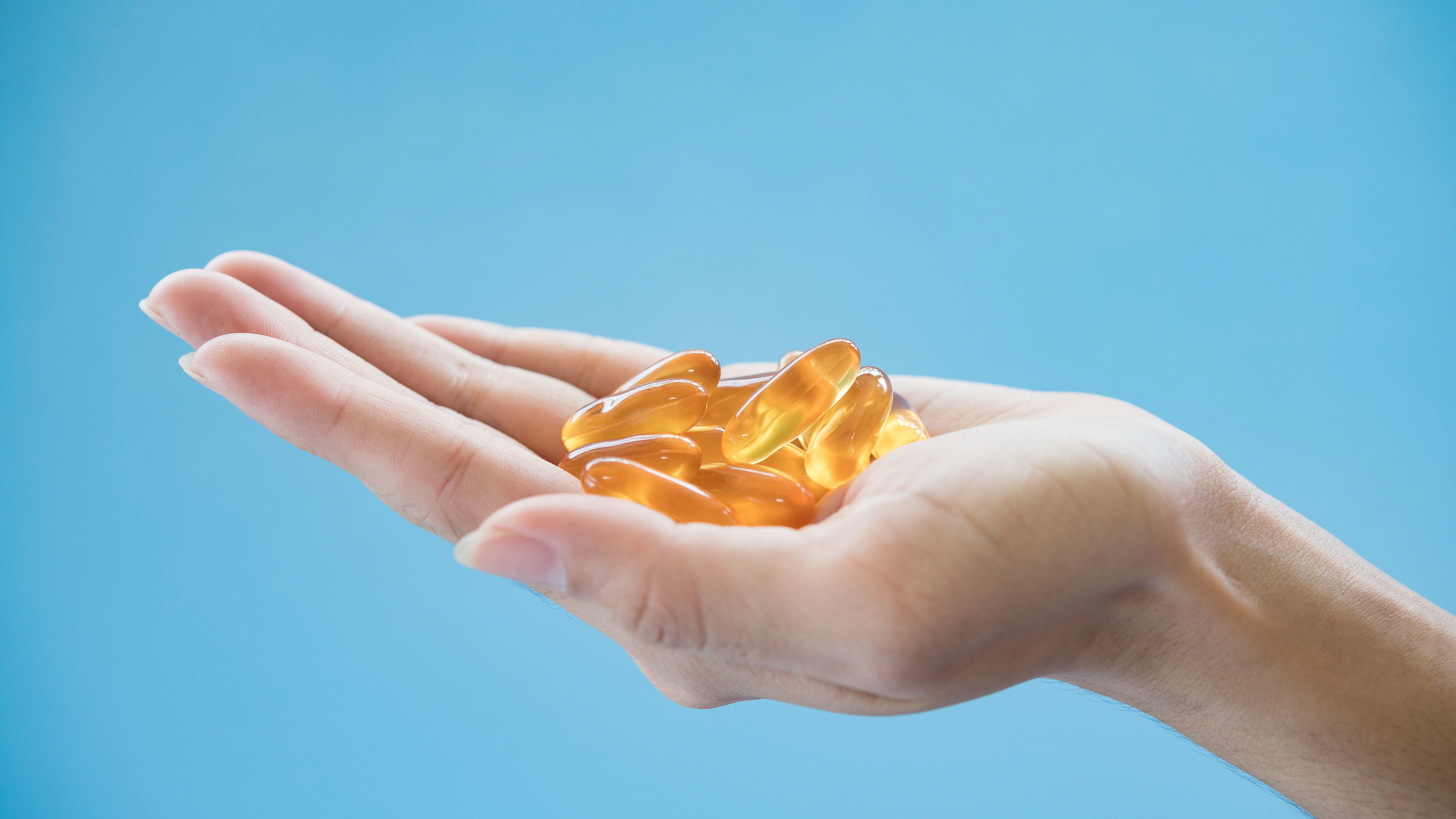 Man kann’s auch übertreiben: Bei Vitaminpräparaten ist Vorsicht geboten, denn eine Überdosis kann schwere gesundheitliche Folgen haben.