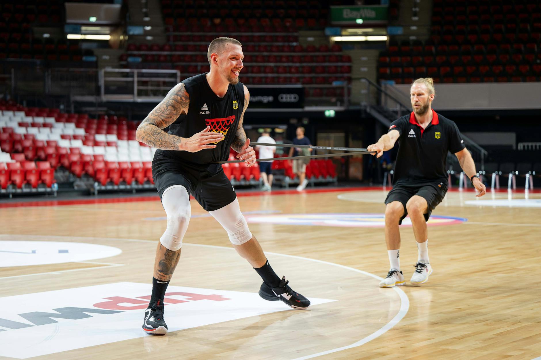 Daniel Theis und Arne Greskowiak (v.l.) beim gemeinsamen Athletiktraining