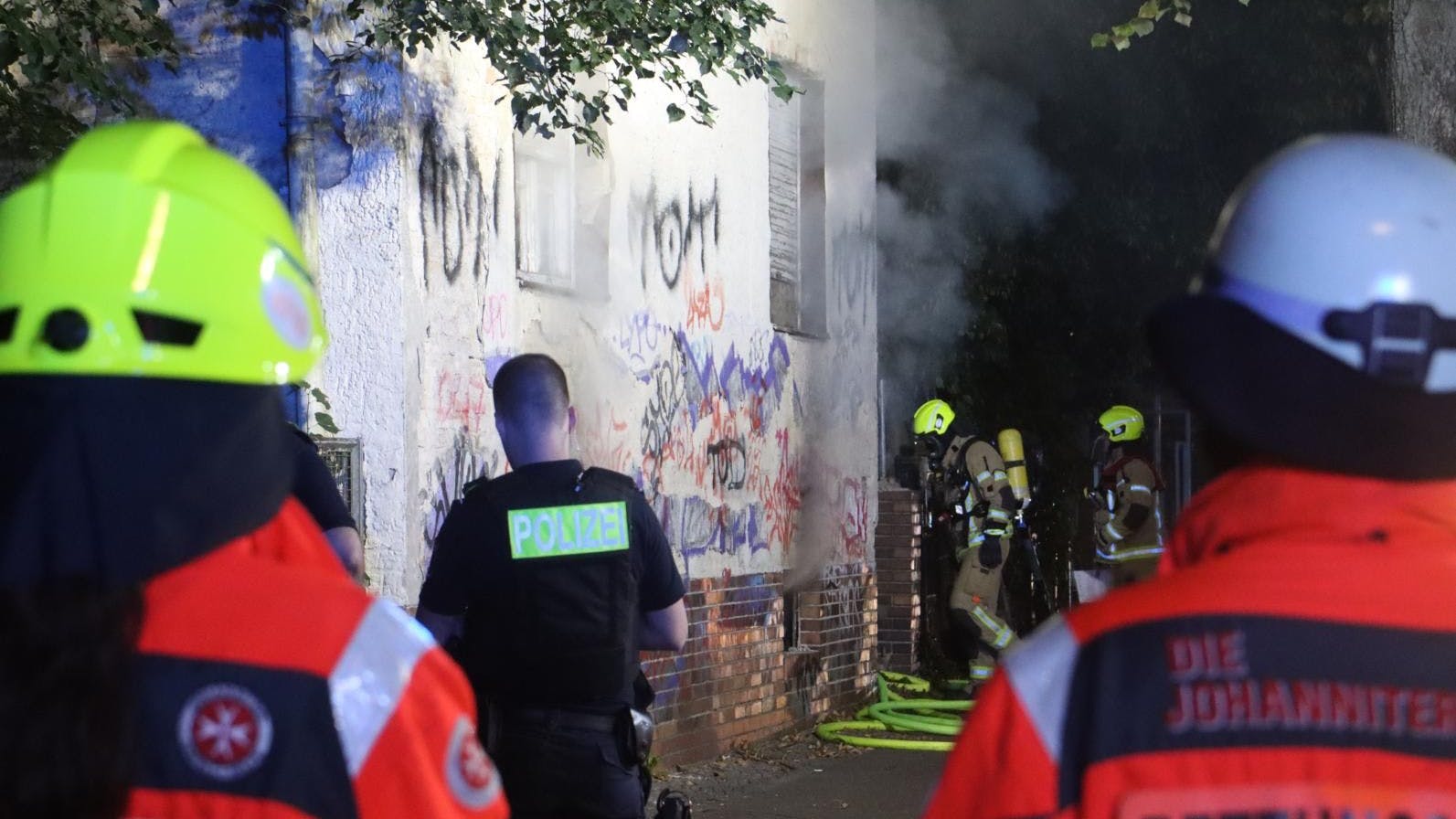 Einsatzkräfte vor Ort in Lichtenrade.