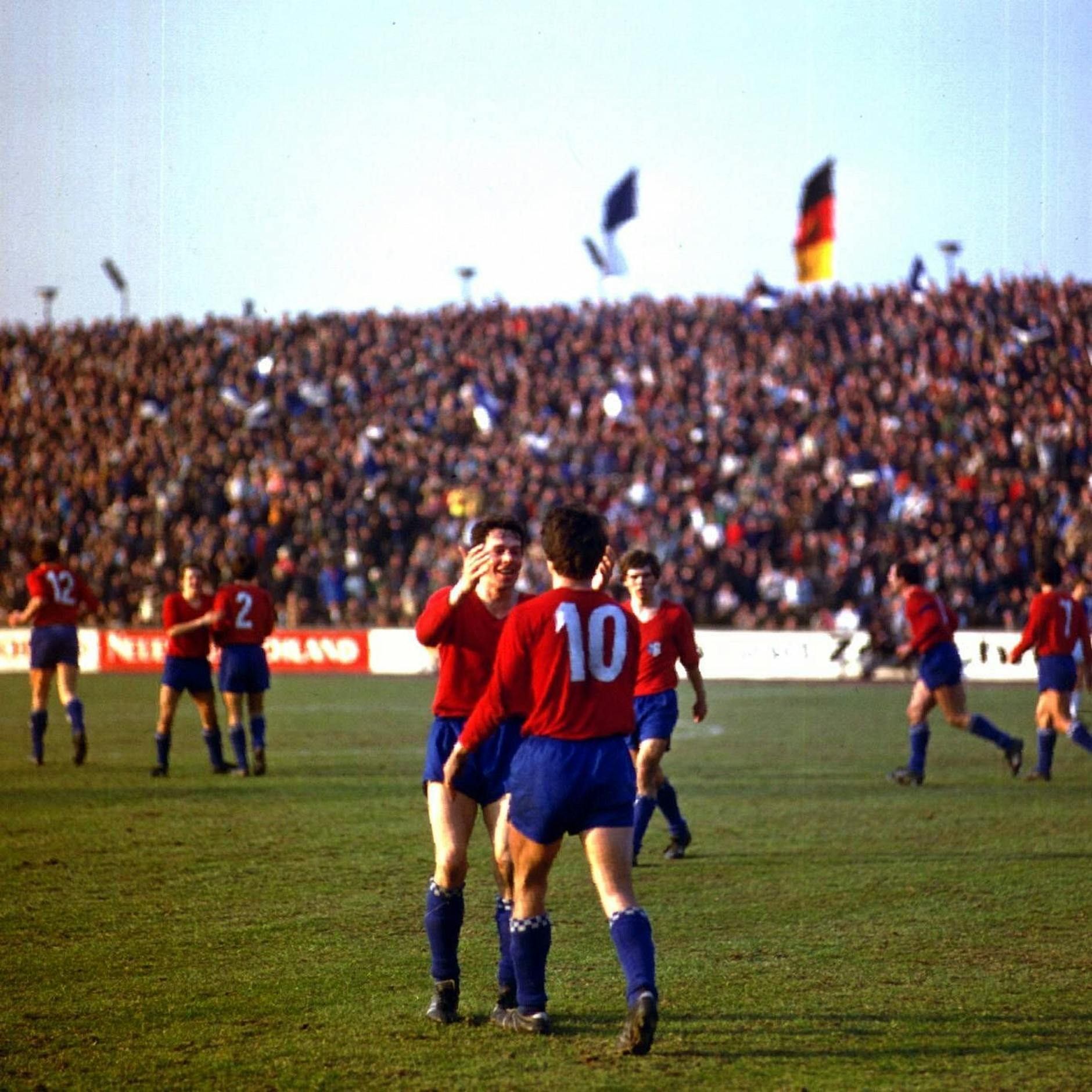 Kühlautomat und Aktivist – das waren die skurrilsten DDR-Fußballklubs