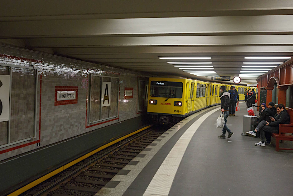 Monatelang war der Verkehr der U2 am Alexanderplatz unterbrochen, ab Montag fahren die U-Bahnen wieder durch.&nbsp;