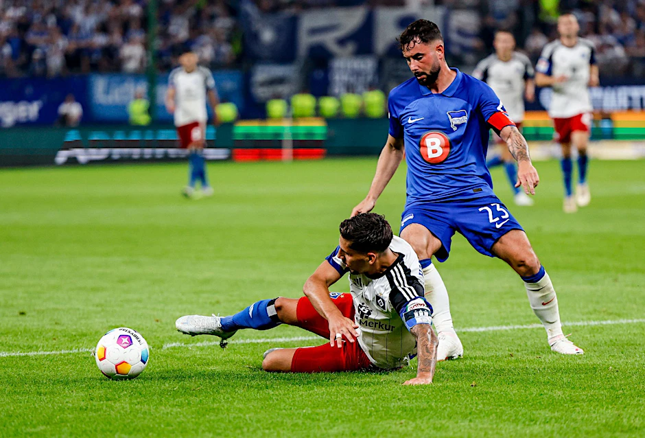 Die 0:3-Niederlage beim Hamburger SV war für Marco Richter (r.) das letzte Spiel im Trikot von Hertha BSC.