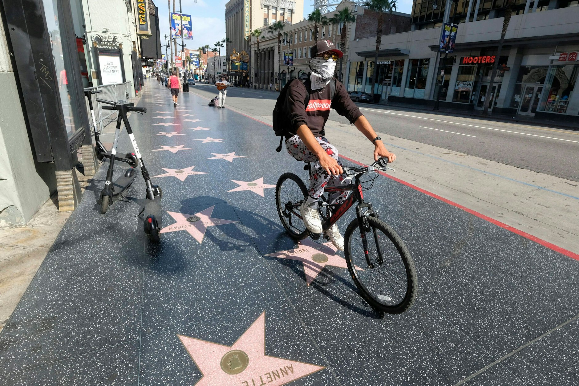 Kehrt die Maskenpflicht in Hollywood zurück?