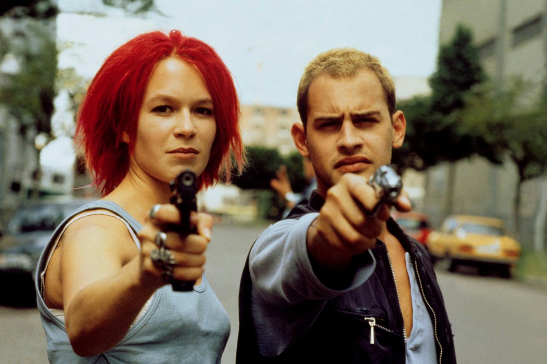 Lola (Franka Potente) und Manni (Moritz Bleibtreu) in einer Szene des Films „Lola rennt“.