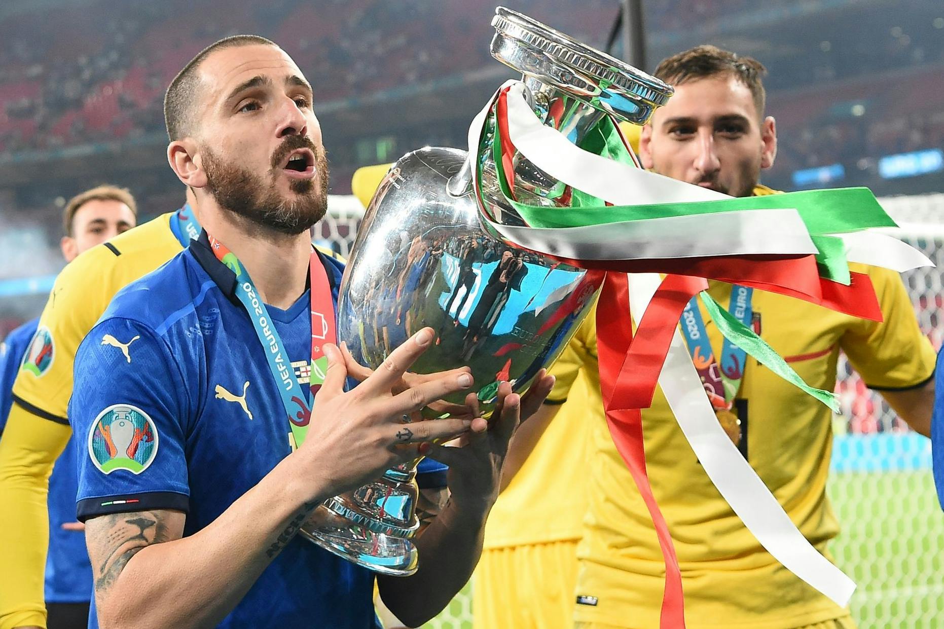 Leonardo Bonucci stemmt den EM-Pokal im Juli 2021.