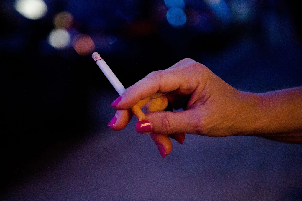 Rauchen in den Berliner Clubs bald passé? Schärfere Kontrollen kommen!