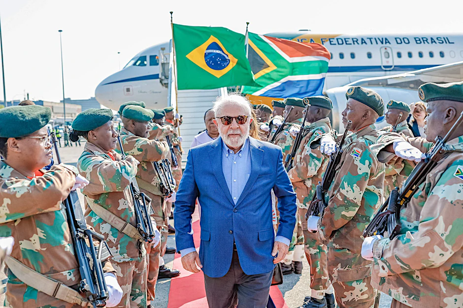 Brasiliens Staatschef Lula da Silva bei der Ankunft in Johannesburg