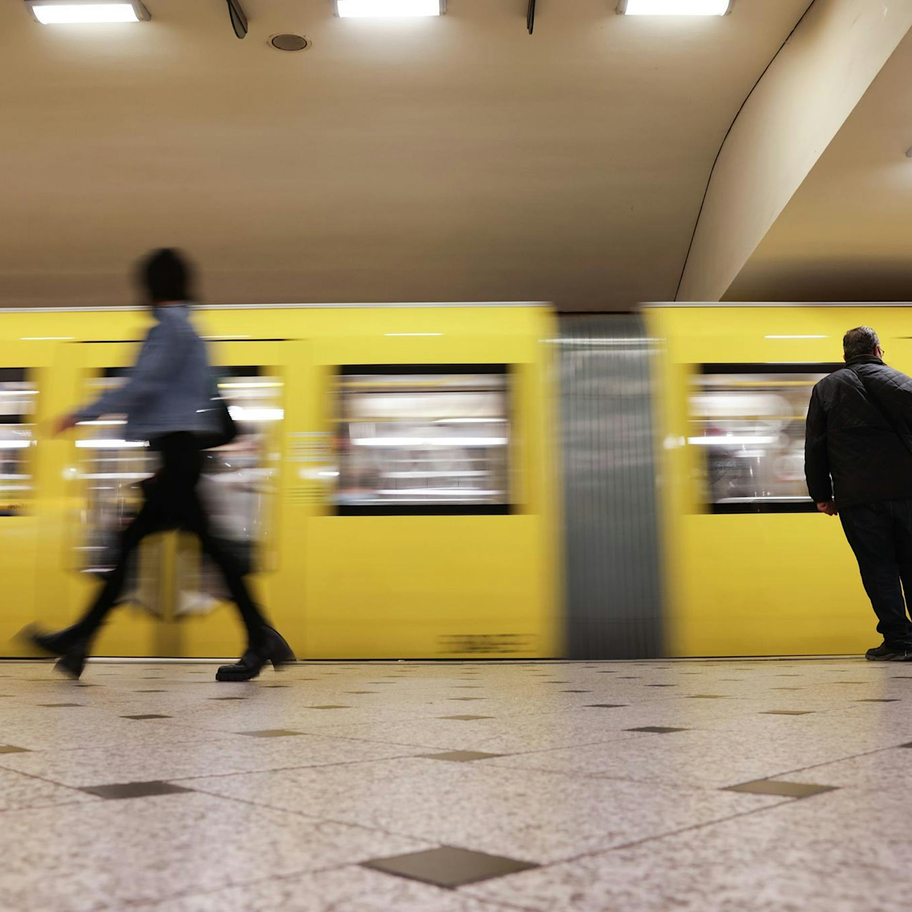 Rassismusvorwurf in der Berliner U-Bahn: Was wurde eigentlich aus dem BVG-Fahrer?