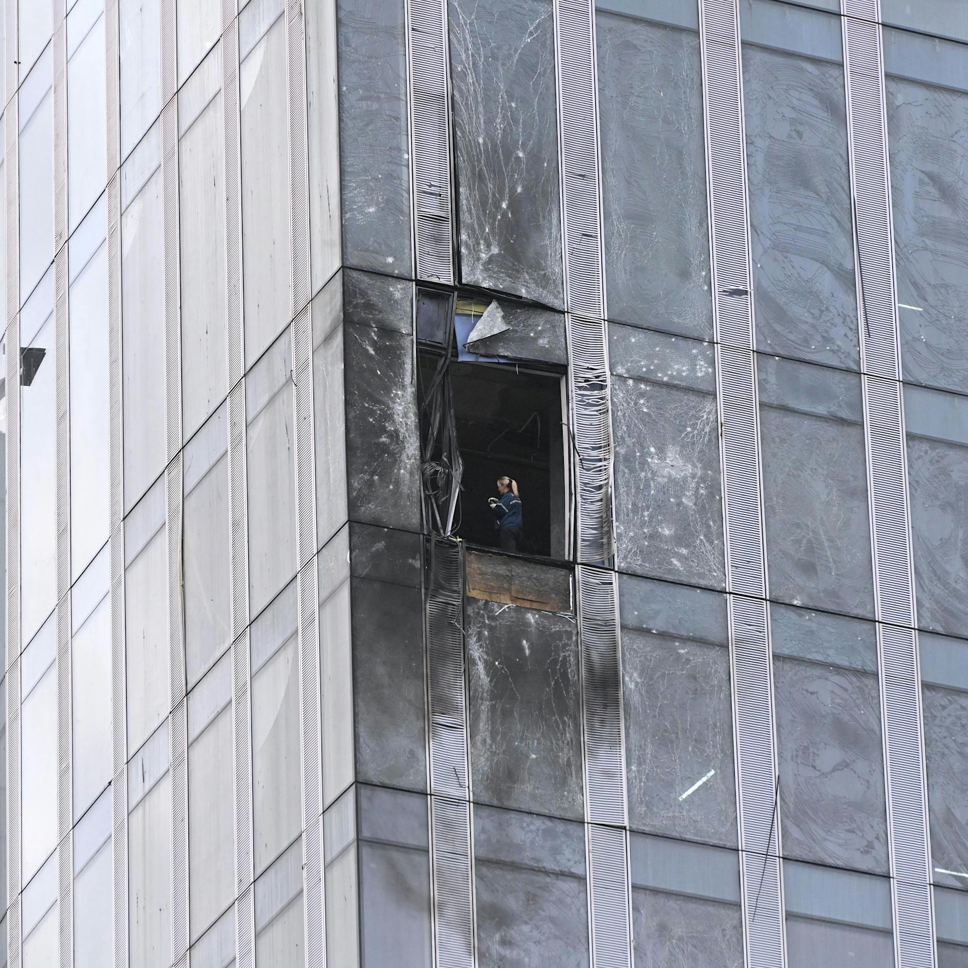 Moskau: Drohne schlägt in Hochhaus ein