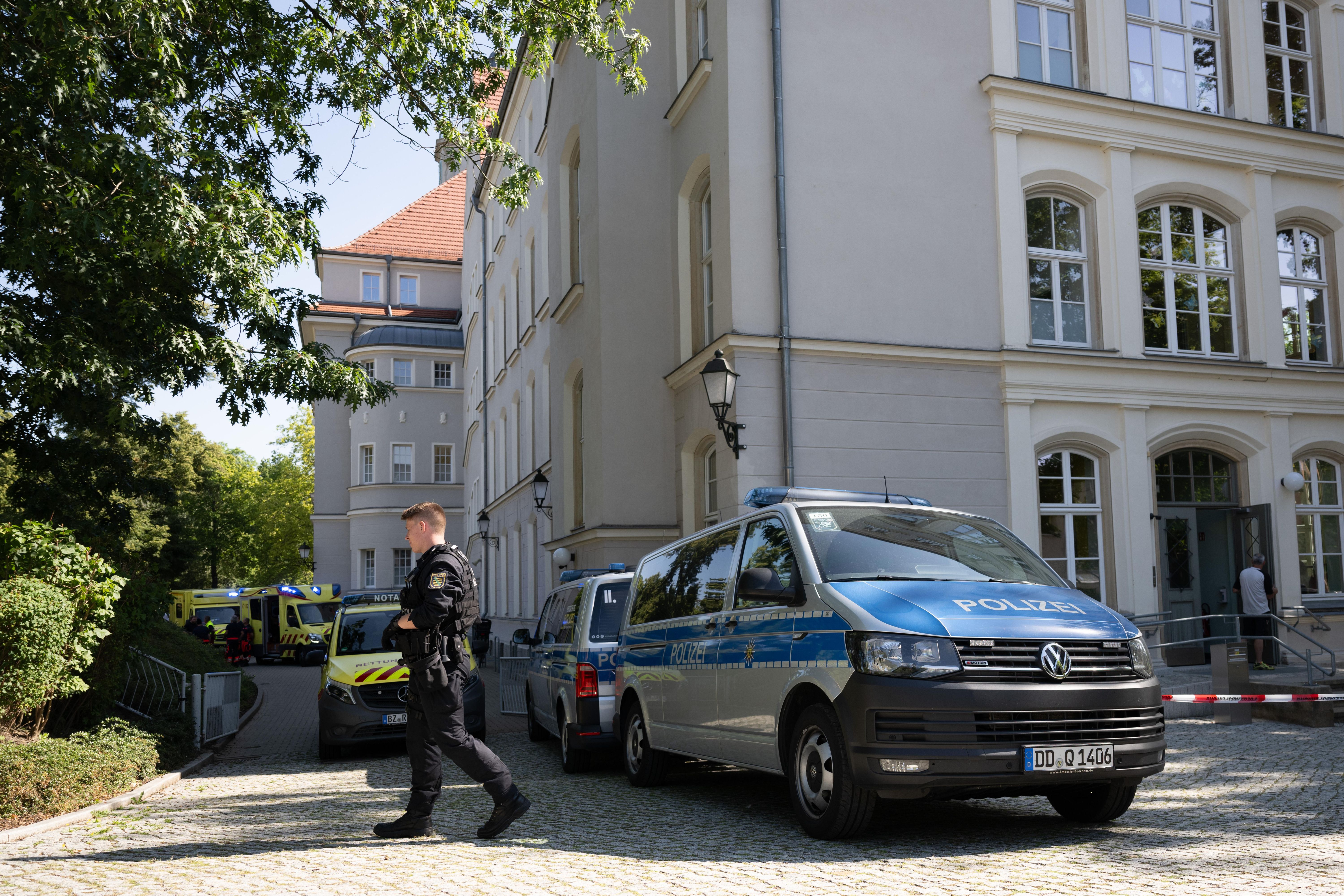 Image - Polizei stürmt Schule nach Amok-Alarm - Verdächtiger (16) gefasst!