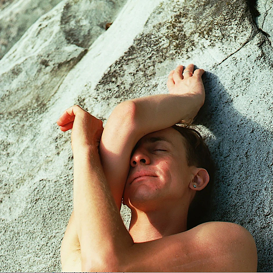 Der Natur verbunden: Buck Meek auf dem Cover seiner neuen Solo-Platte „Haunted Mountain“